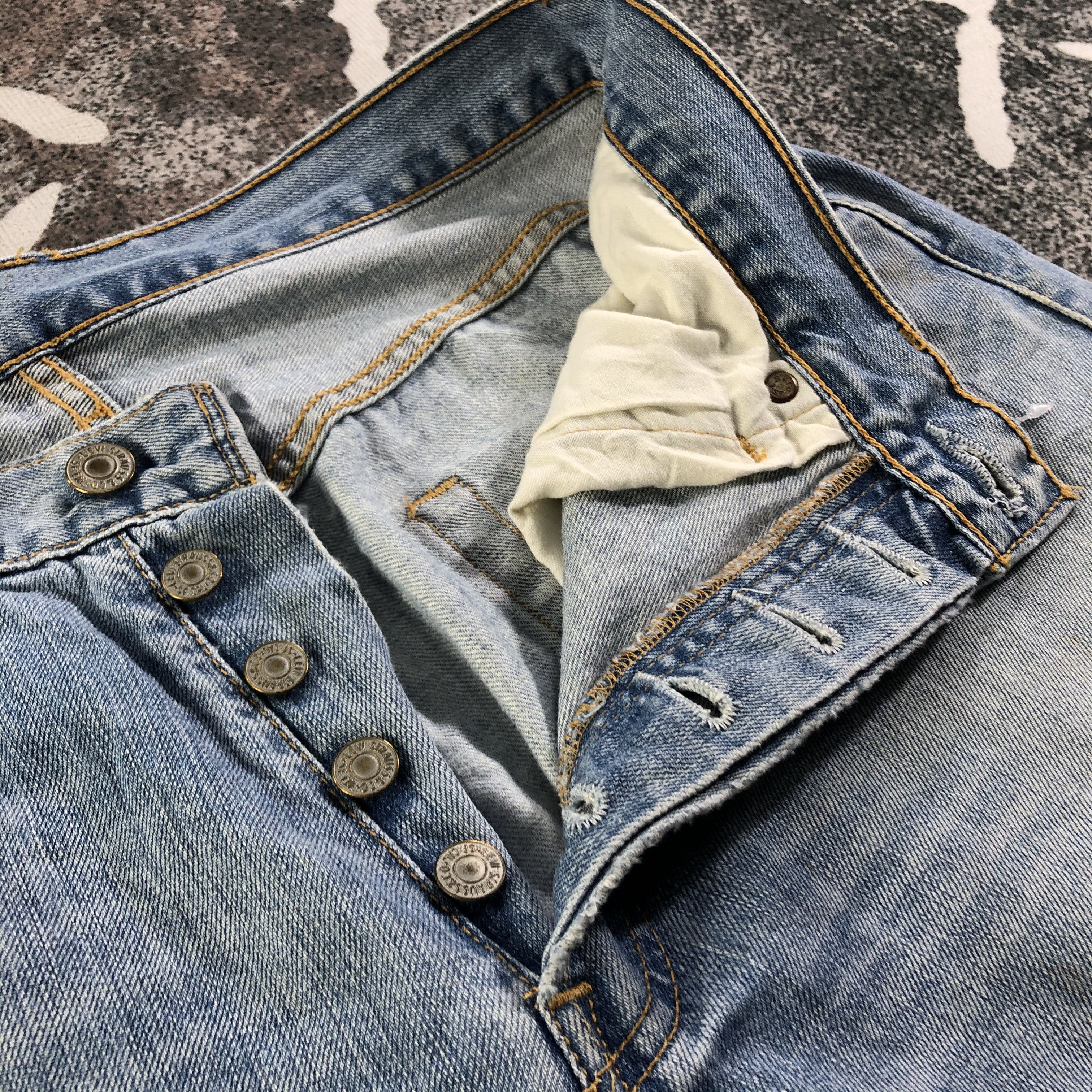 Levi's Vintage Levis 501 Jeans Medium Wash Denim KJ2137 Size US 32 / EU 48 - 8 Thumbnail
