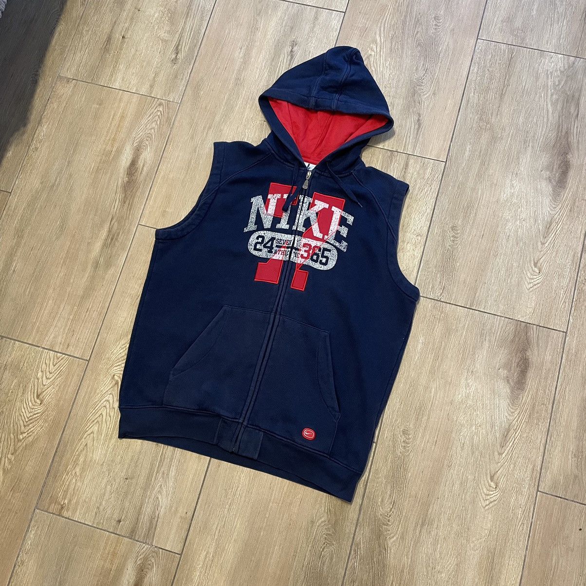 Other Crazy Vintage Nike 00’s Big Central Logo Sleeveless Hoodie Size US M / EU 48-50 / 2 - 2 Thumbnail