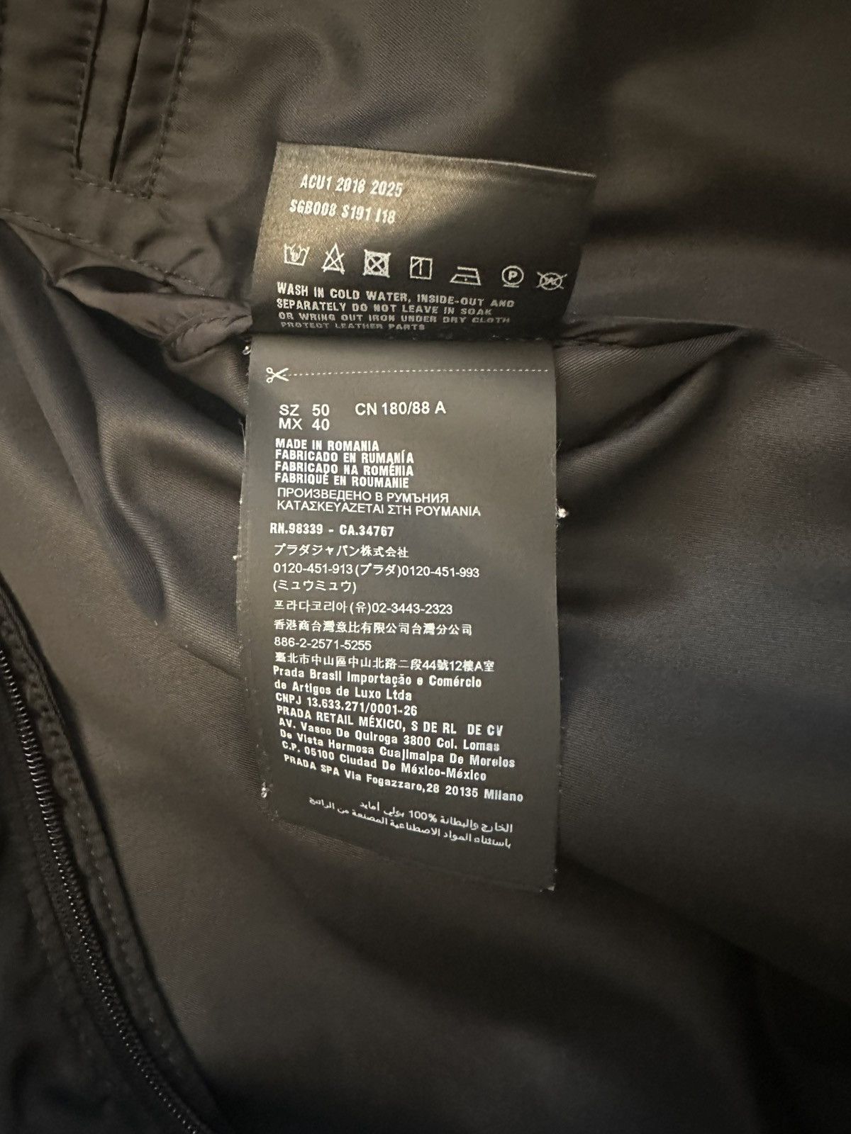 Prada Re-Nylon Black Coat w/ Enamel Logo Size US L / EU 52-54 / 3 - 11 Thumbnail