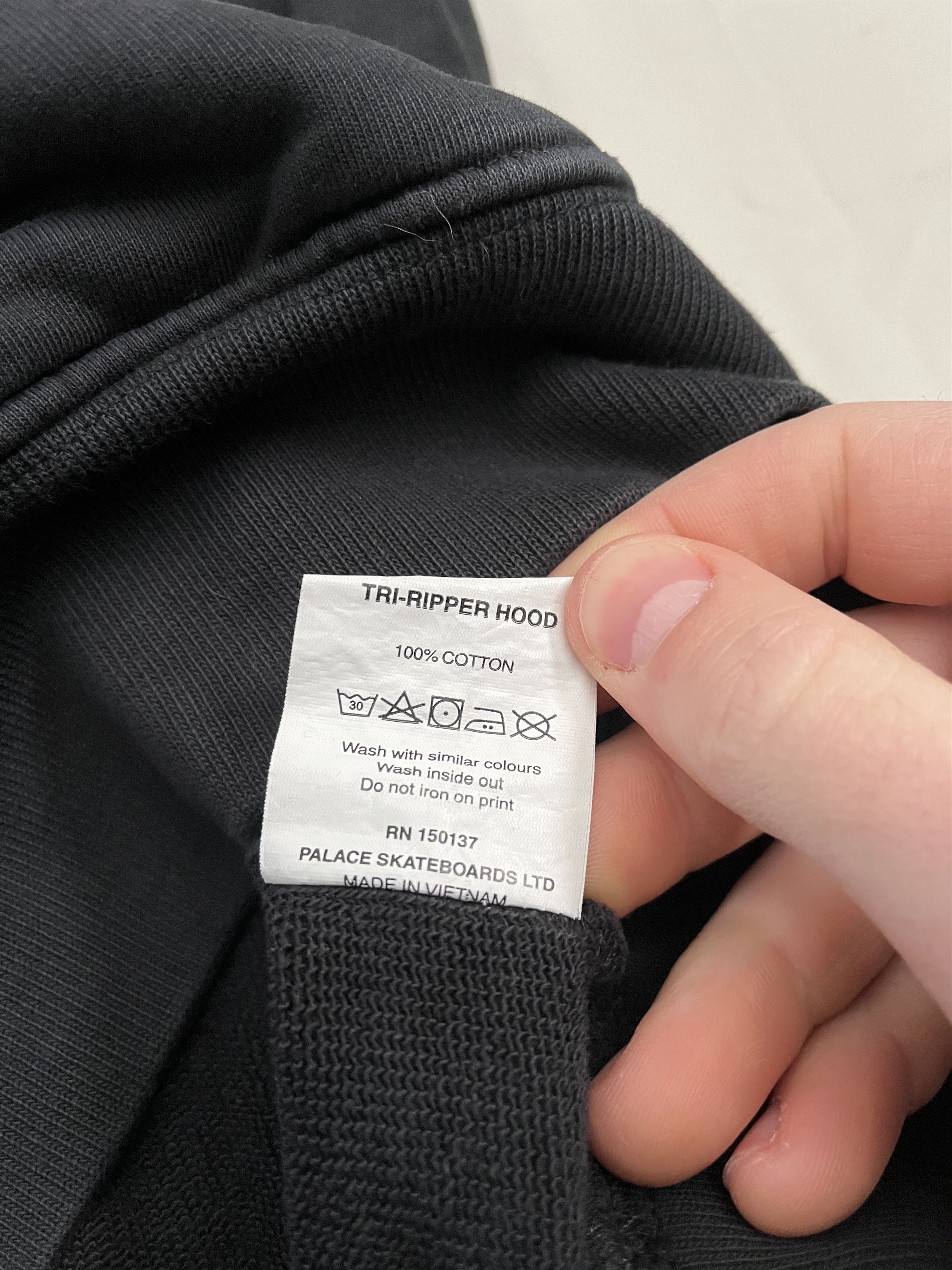 Palace Tri-Ripper Hood Black Size US L / EU 52-54 / 3 - 8 Thumbnail