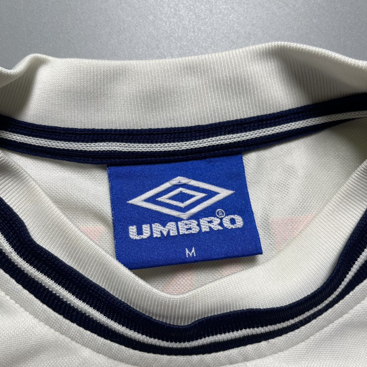 Umbro × Vintage ENGLAND UMBRO 2000 EURO FOOTBALL HOME JERSEY Size US M / EU 48-50 / 2 - 5 Thumbnail