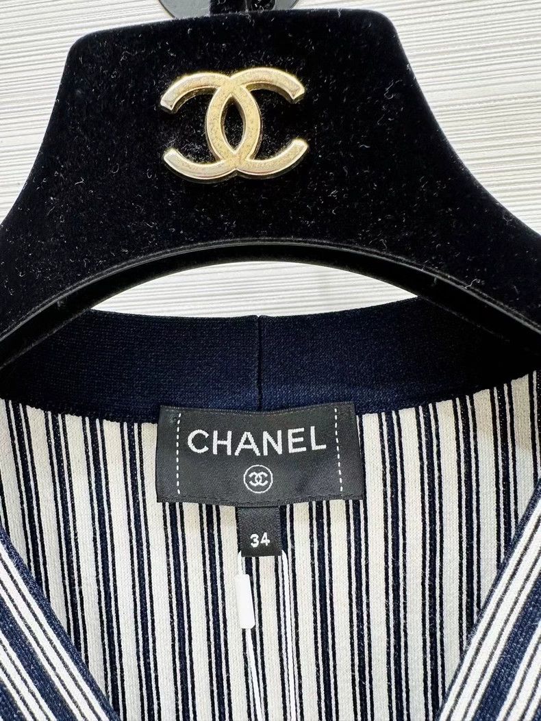 Chanel Chanel 25P new striped V-neck vest Size XXS / US 00 / IT 34 - 4 Thumbnail