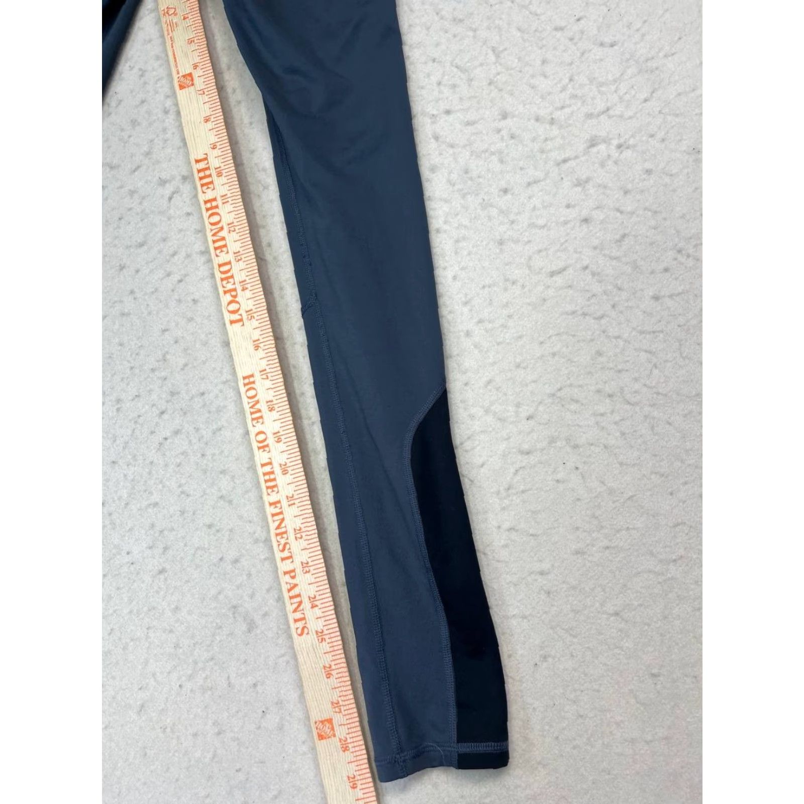 Under Armour Under Armour Leggings Pants Women S Small Black See Measurements Waist 26 in Compression Athletic Yoga Gray Size 28" / US 6 / IT 42 - 5 Thumbnail