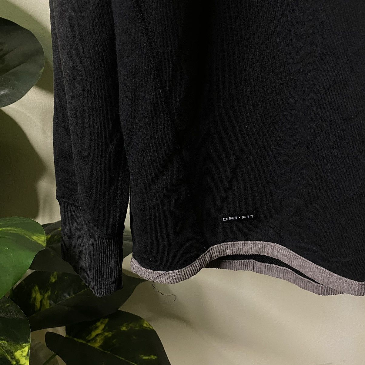 Nike × Vintage Vintage 2000s Nike Essential Black Sweatshirt Size US M / EU 48-50 / 2 - 3 Thumbnail
