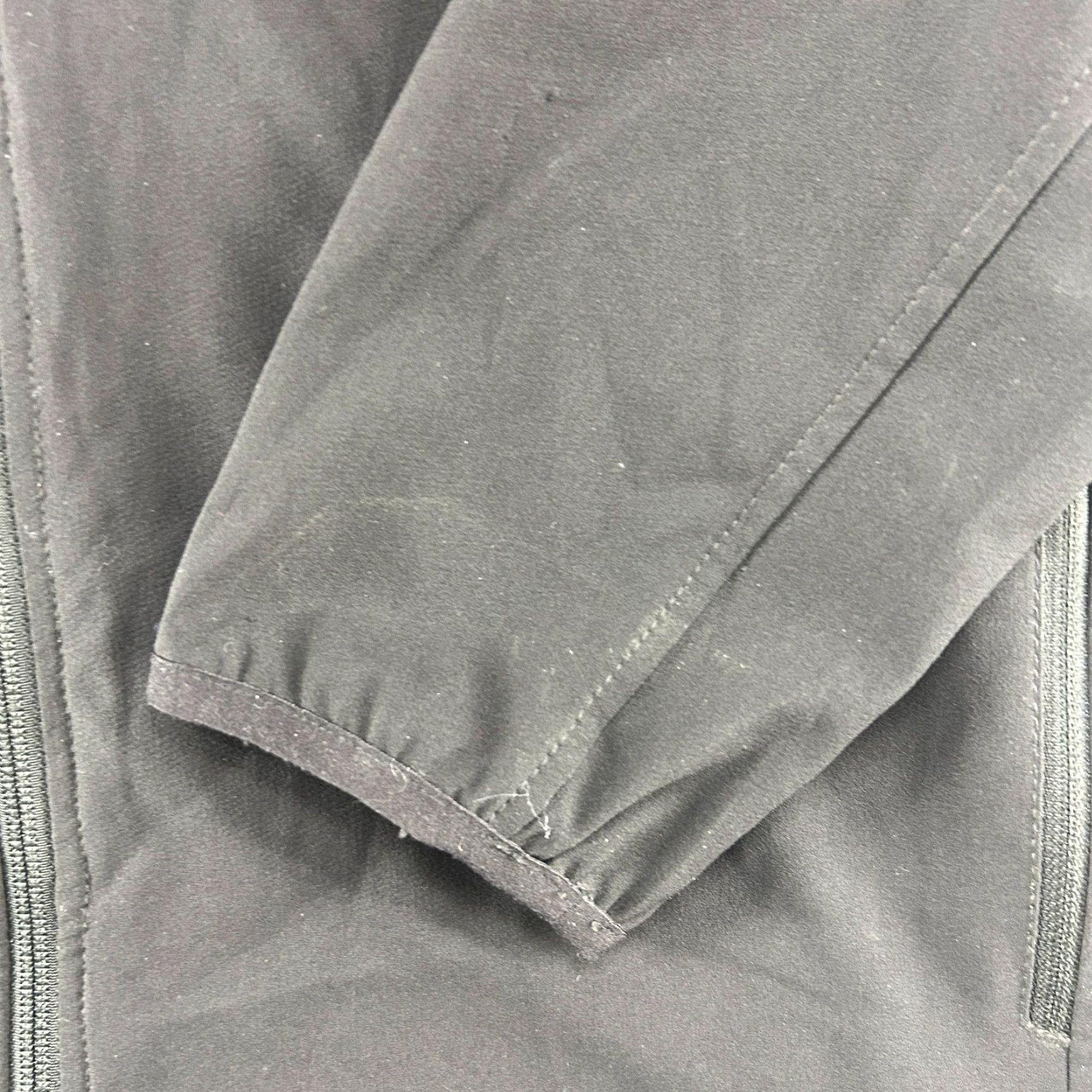 The North Face **The North Face Men's Windbreaker Jacket L Black Regular Fit** The North Face Men's Windbreaker Jacket L Black Regular Fit Size US L / EU 52-54 / 3 - 6 Thumbnail