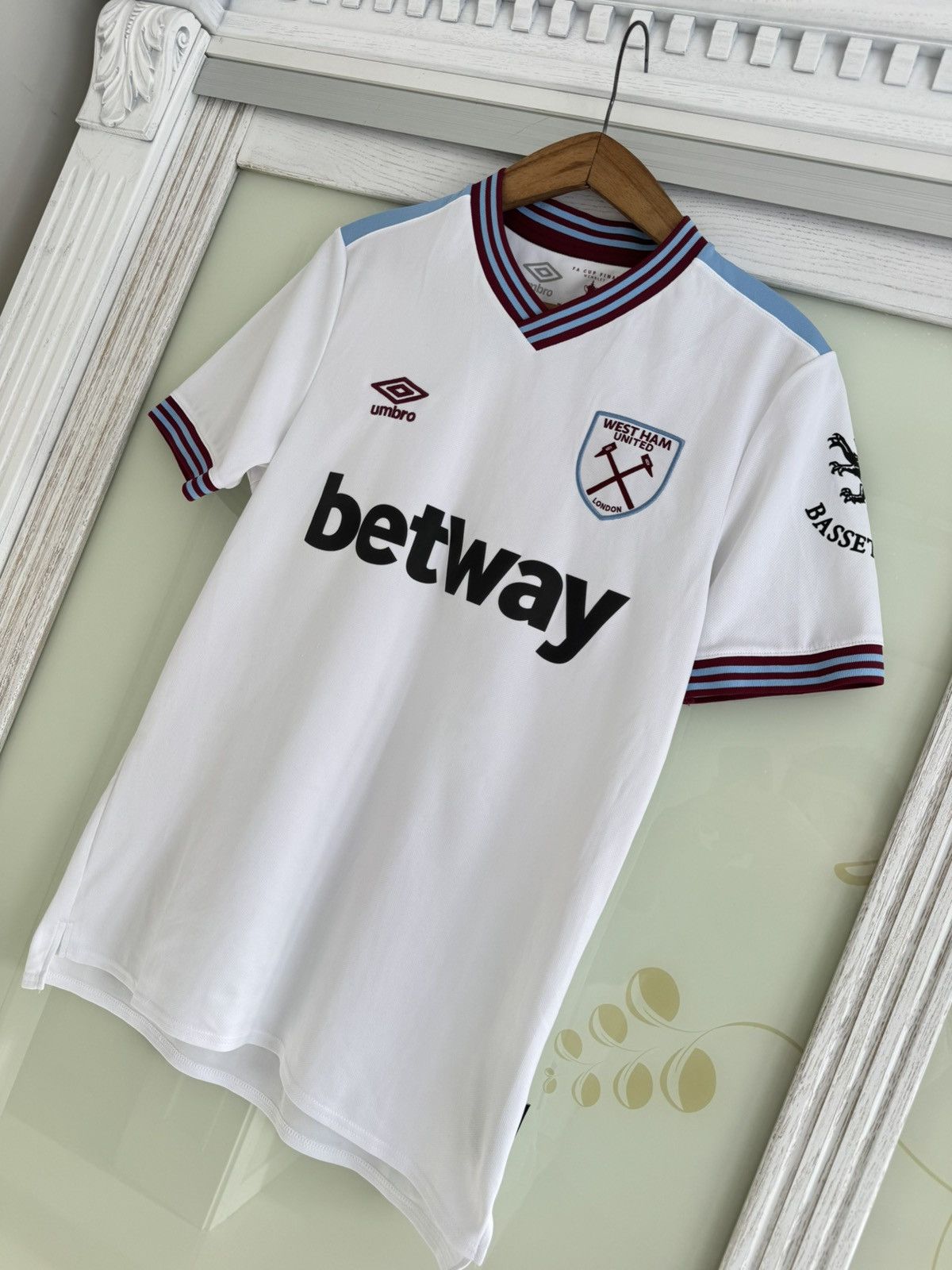 Umbro West Ham United 2019-2020 Away Soccer Jersey Football Shirt Size US M / EU 48-50 / 2 - 3 Thumbnail