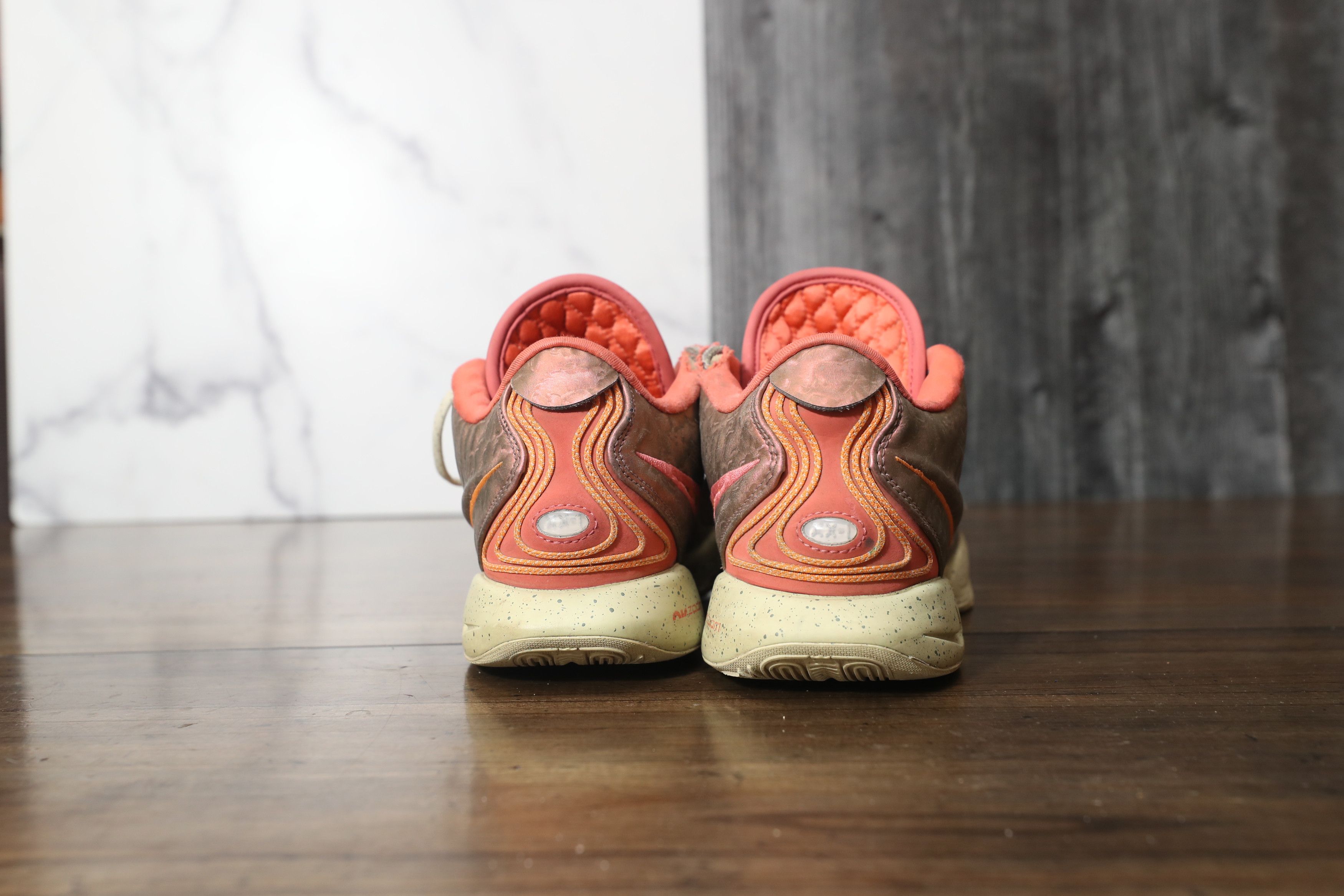 Nike Nike LeBron 21 "Queen Conch" (9) Size US 9 / EU 42 - 6 Thumbnail