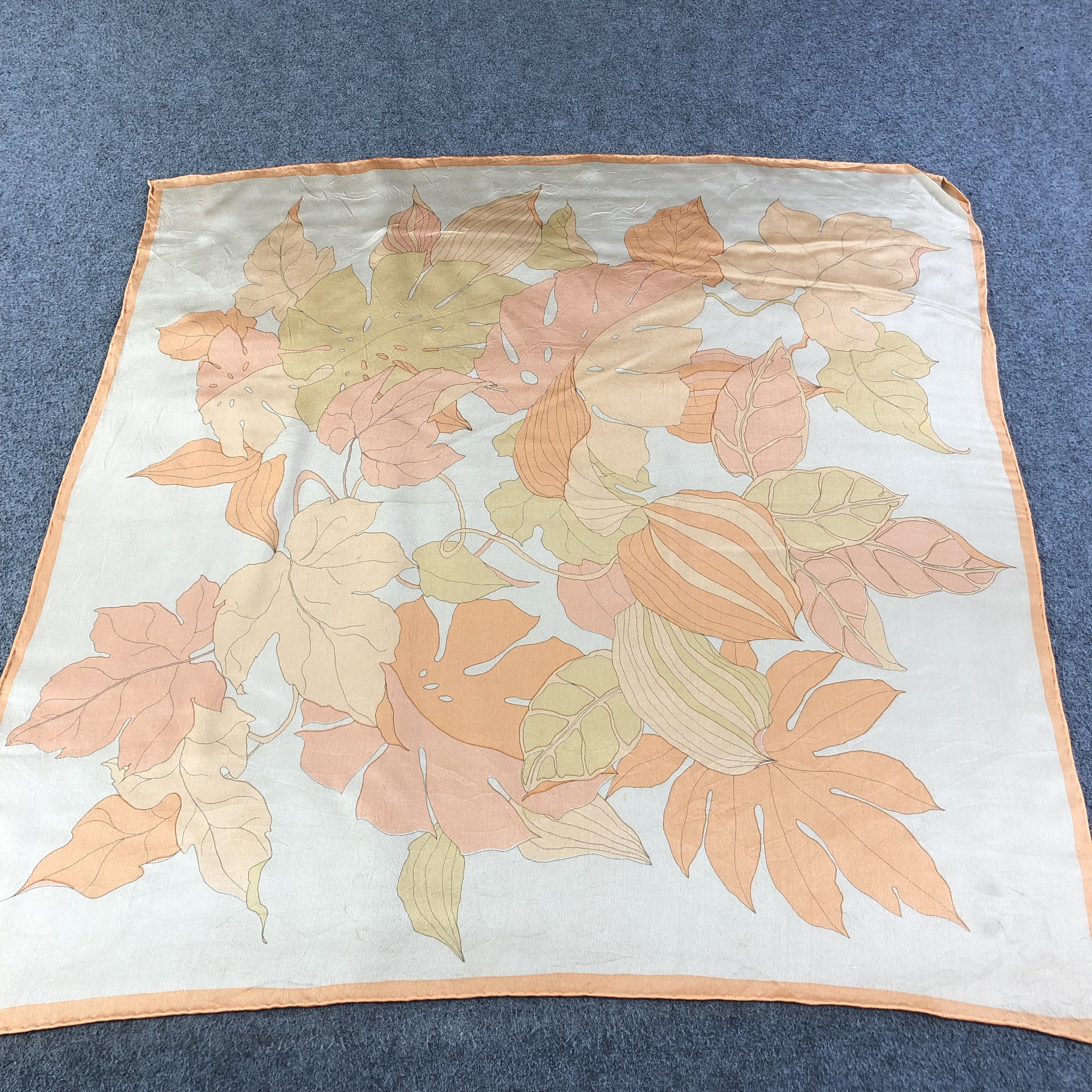 Vintage Vintage Luxury Floral Hand Rolled Silk Scarf M555 Size ONE SIZE - 1 Thumbnail