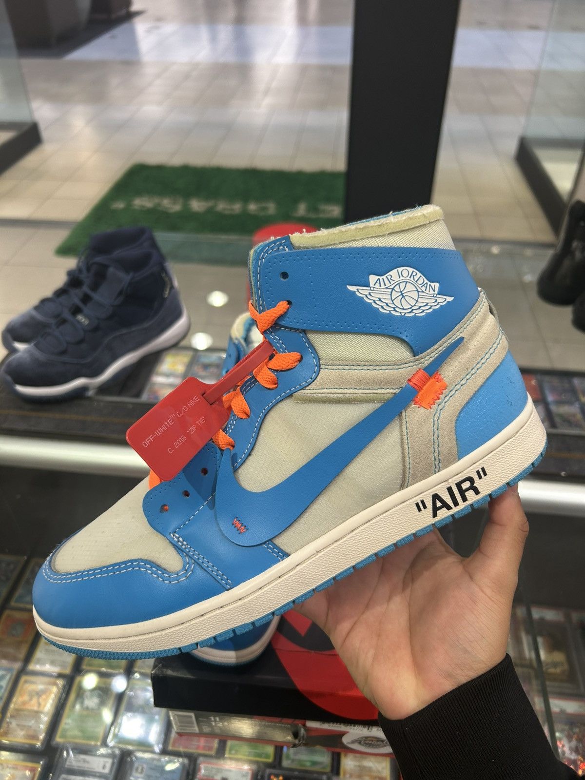 Jordan Brand × Off-White Jordan 1 Offwhite University Blue Size US 11 / EU 44 - 2 Thumbnail