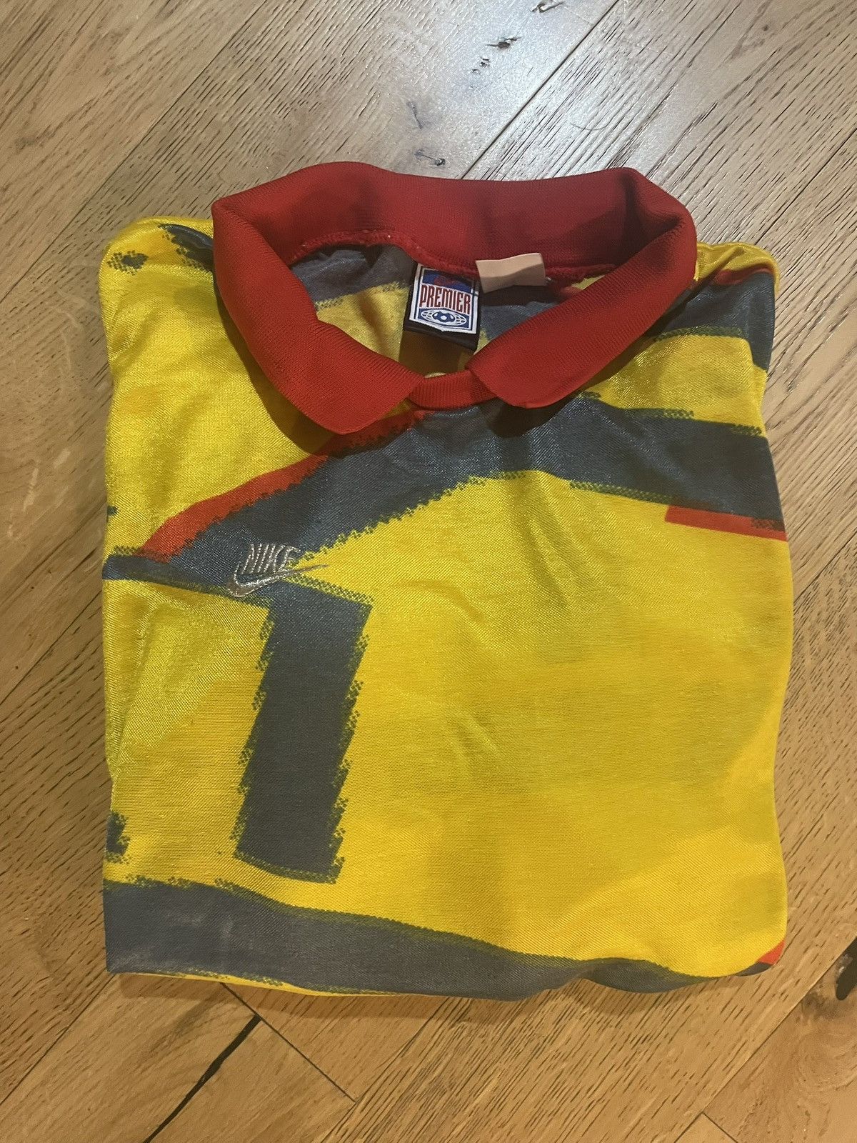 Nike Vintage Nike Premier Goalkeeper Shirt – Size Small Size US S / EU 44-46 / 1 - 5 Thumbnail