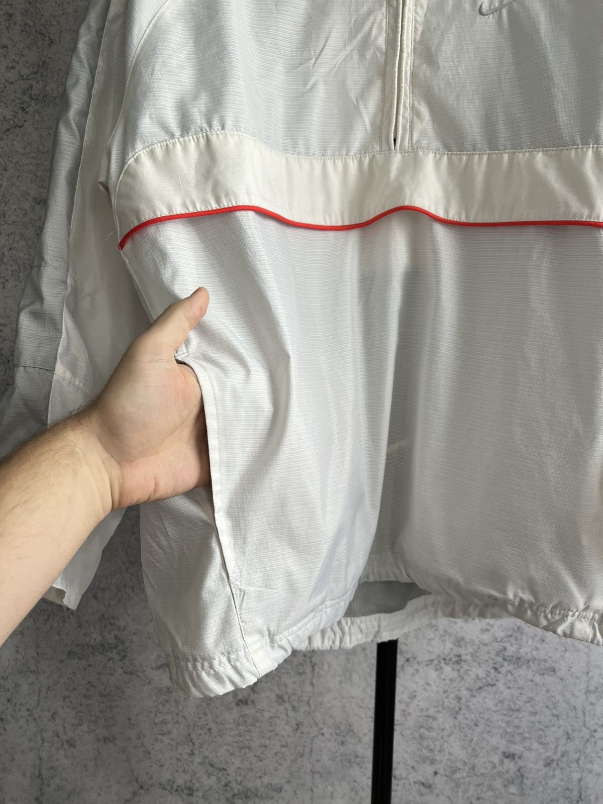 Nike Vintage Nike 2000s Nylon Light Jacket 1/2 Zip White Y2K Size US L / EU 52-54 / 3 - 10 Thumbnail