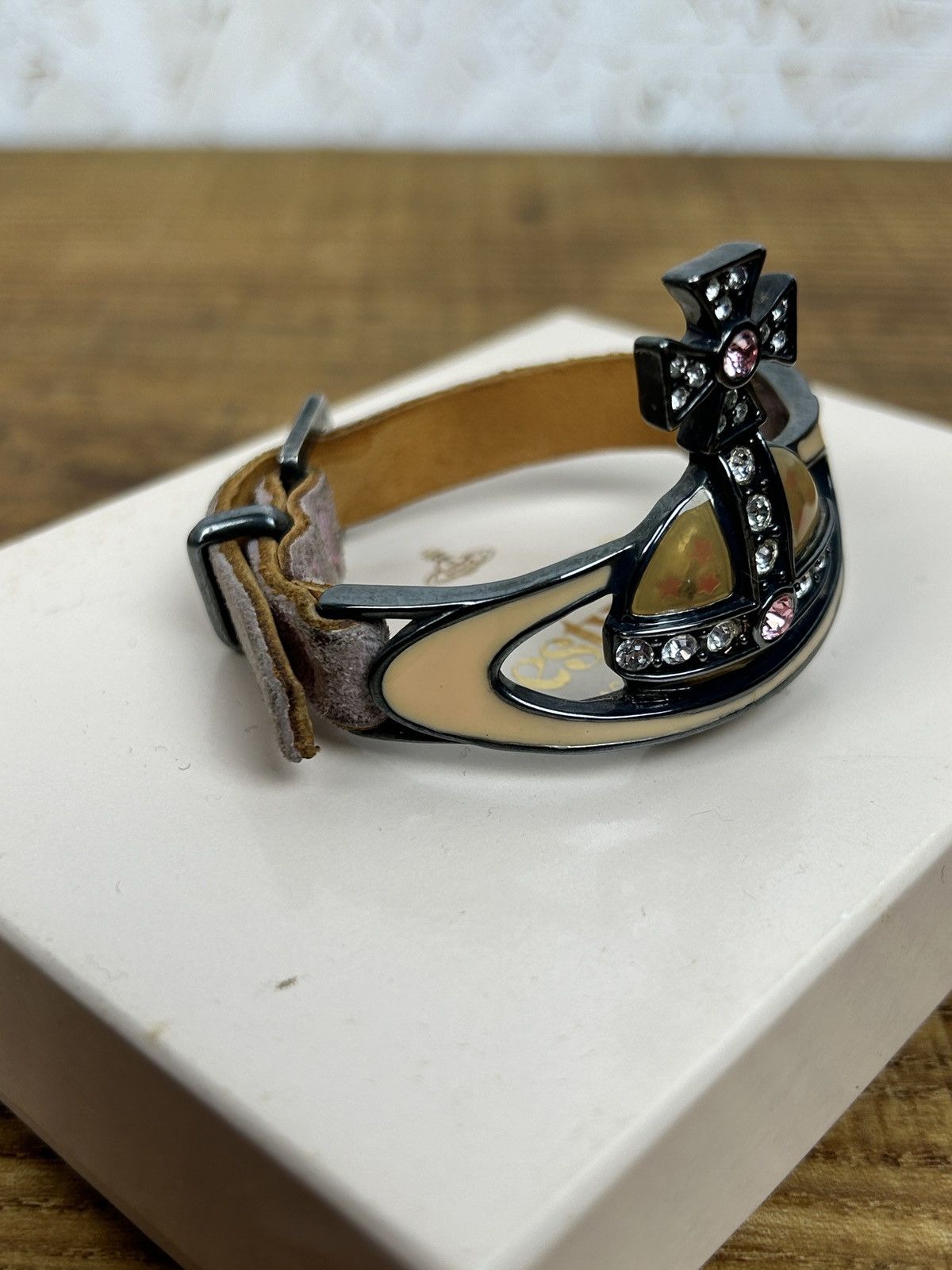 Vivienne Westwood 90s Vivienne Westwood 1996 Rosa Strass Orb Leather Bracelet Size ONE SIZE - 3 Thumbnail