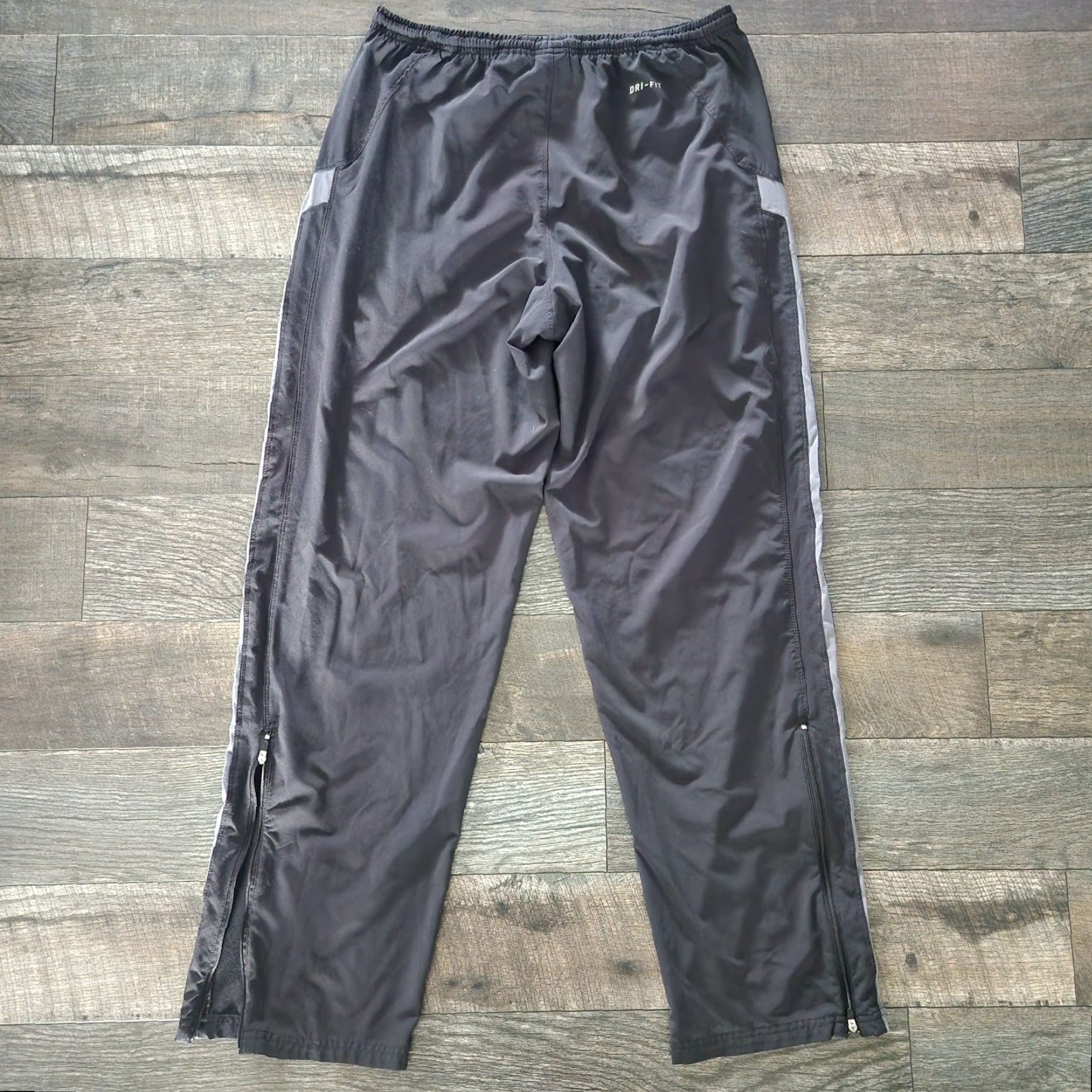 Nike Nike Dri-FIT Men’s M Dark Gray Striped Athletic Pants with Zip Pockets Track Pants Mens Size US 31 - 7 Thumbnail