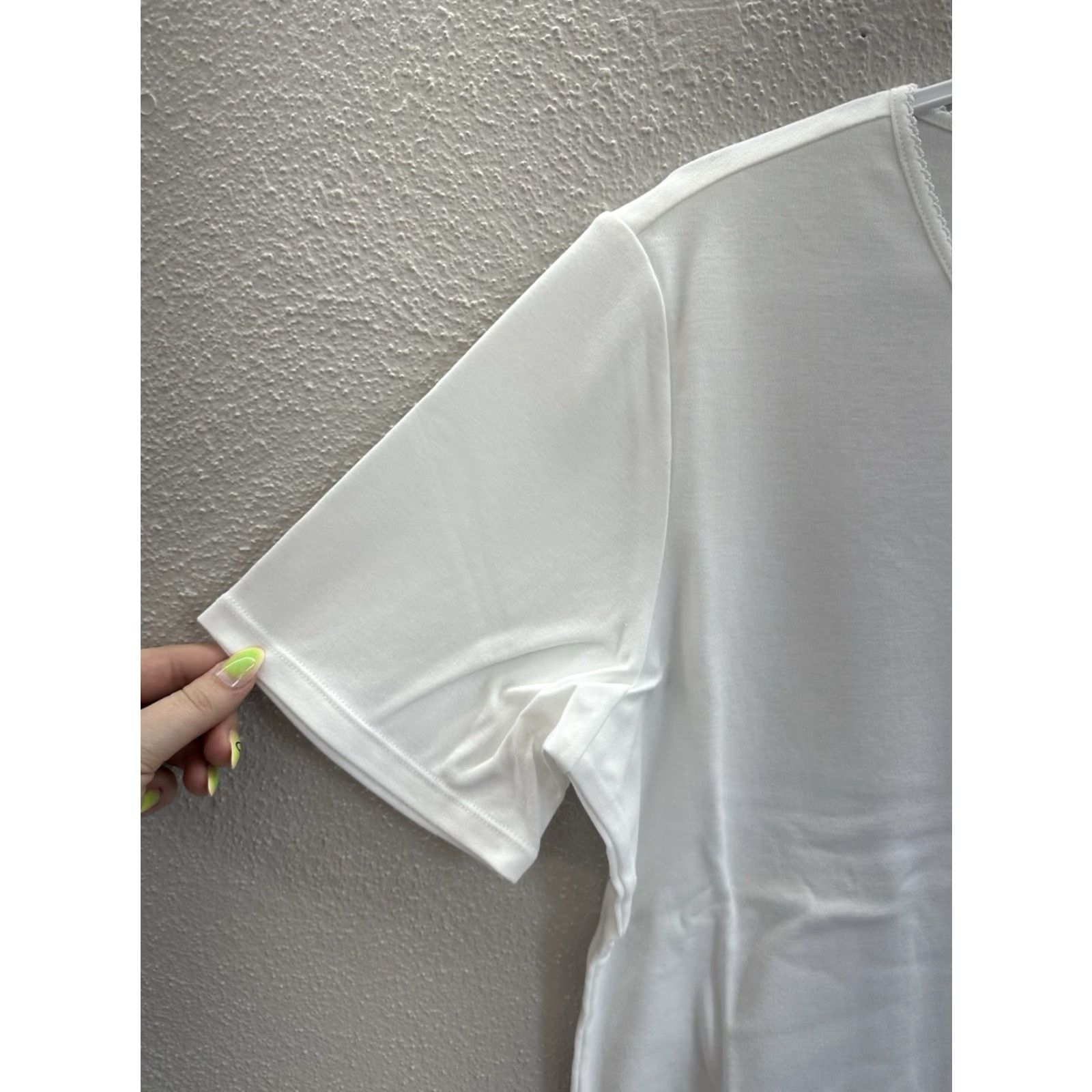 Vintage VINTAGE Drapers & Damons Womens Shirt Large White V-Neck Short Sleeve M14629 Size L / US 10 / IT 46 - 2 Thumbnail