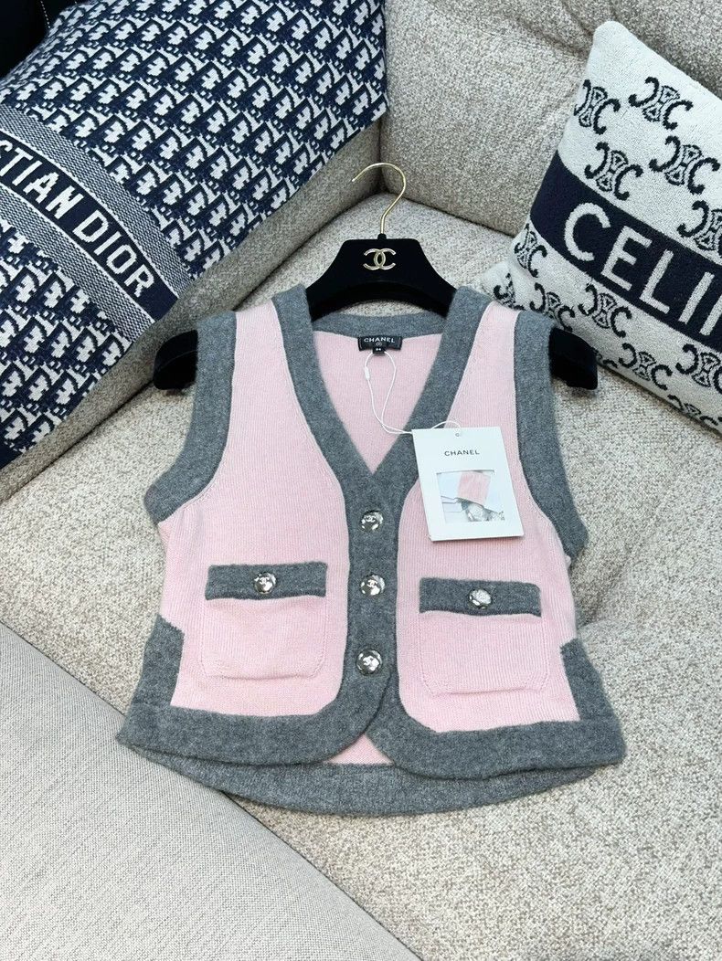 Chanel Chanel 21B pink gray-edged sleeveless vest Size XXS / US 00 / IT 34 - 1 Thumbnail