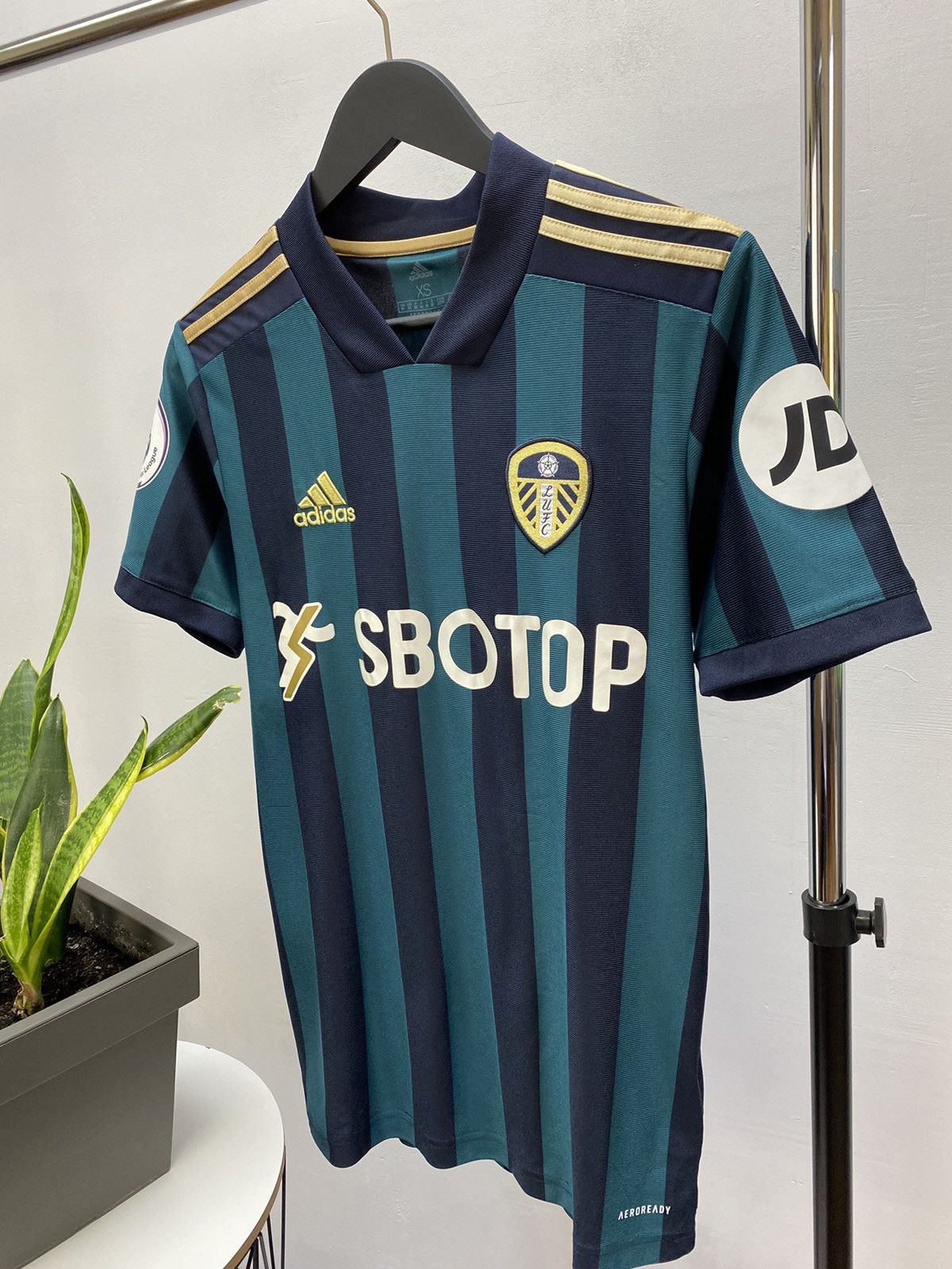Adidas LEEDS UNITED 2020 2021 AWAY FOOTBALL SOCCER JERSEY ADIDAS Size US XS / EU 42 / 0 - 2 Thumbnail