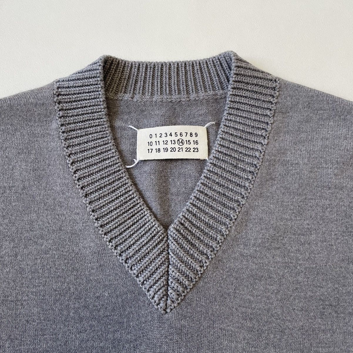 Maison Margiela A/W 11 Gray Wool V Neck Sweater Size US L / EU 52-54 / 3 - 3 Thumbnail
