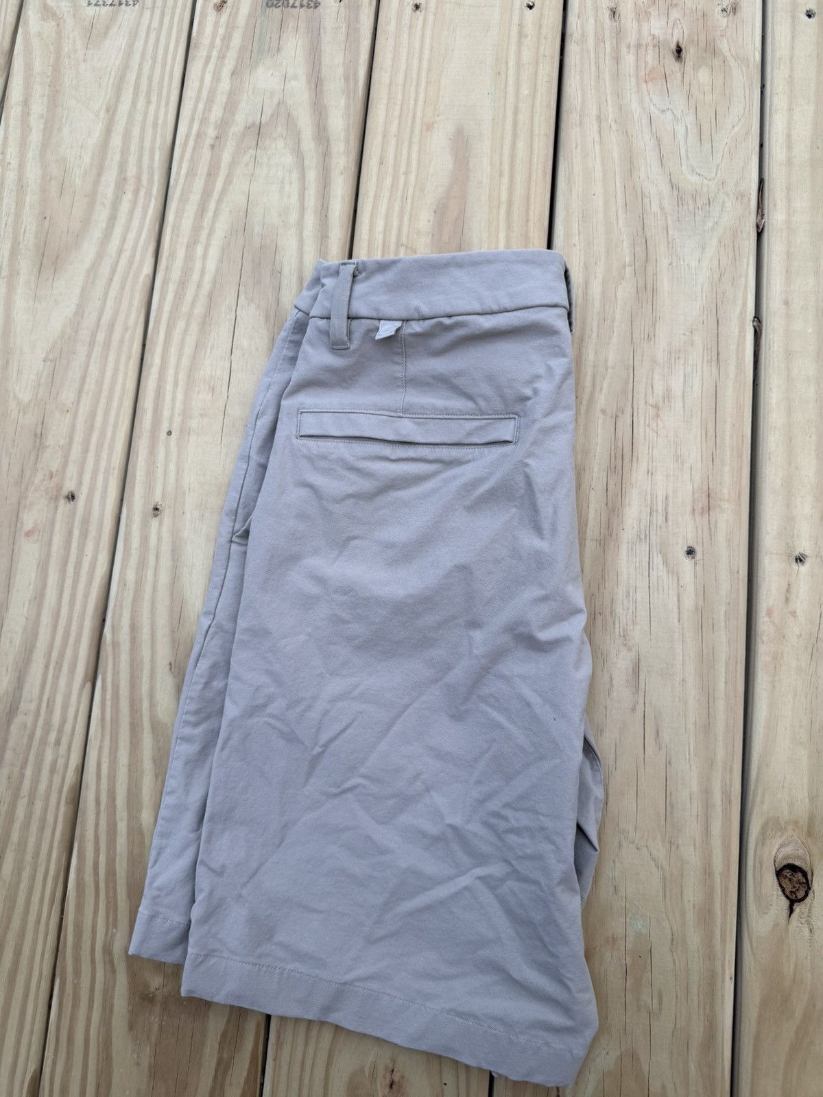 Lululemon Lululemon khaki shorts Size US 30 / EU 46 - 4 Thumbnail