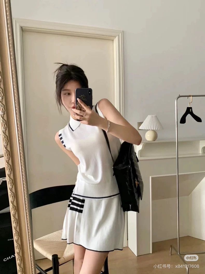 Thom Browne Thom Browne size40 Four stripe sleeveless polo vest Size S / US 4 / IT 40 - 5 Thumbnail