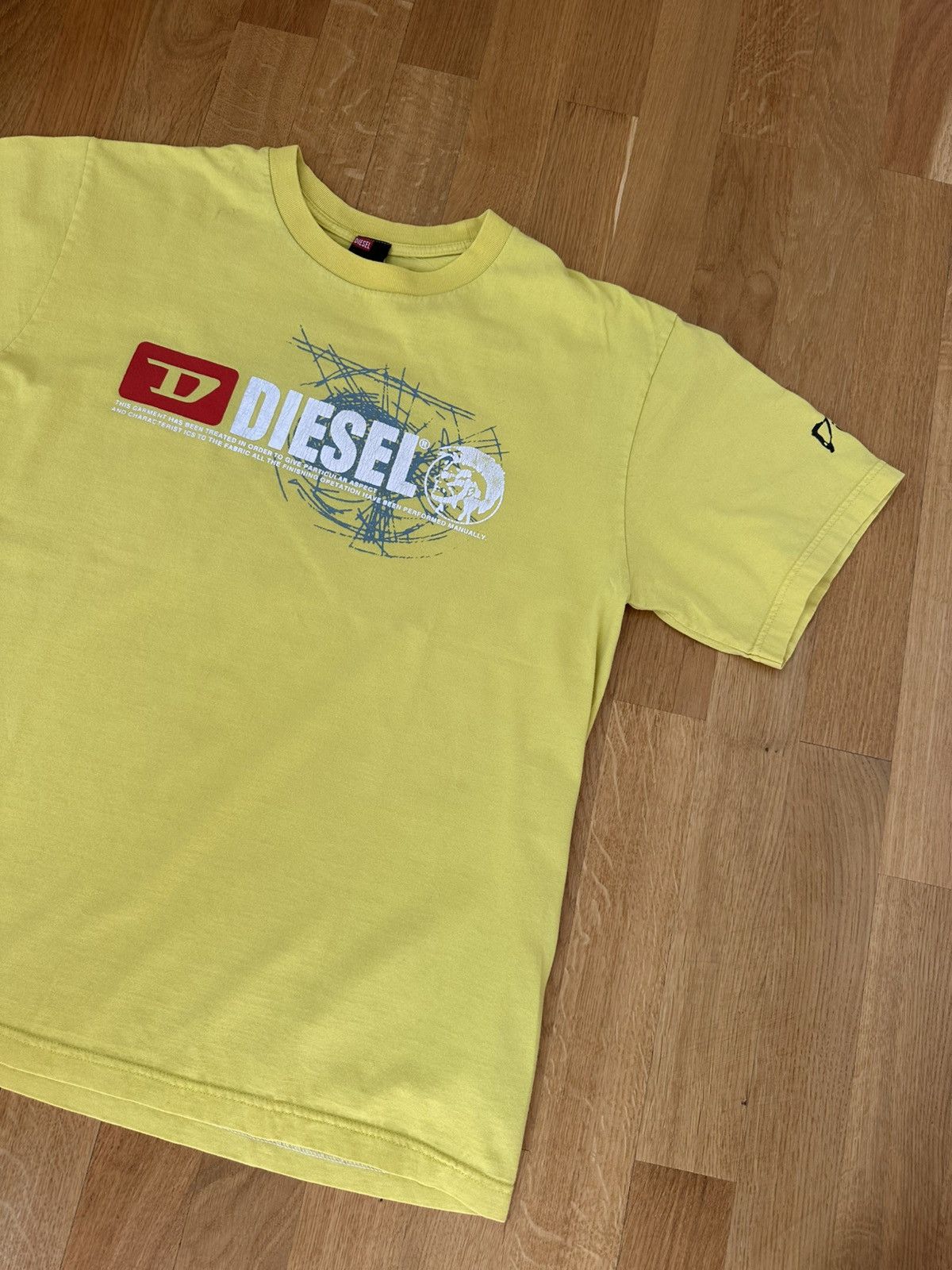 Diesel Vintage Mens Diesel Yellow T-shirt Big Logo Centre Fit Size US XL / EU 56 / 4 - 8 Thumbnail