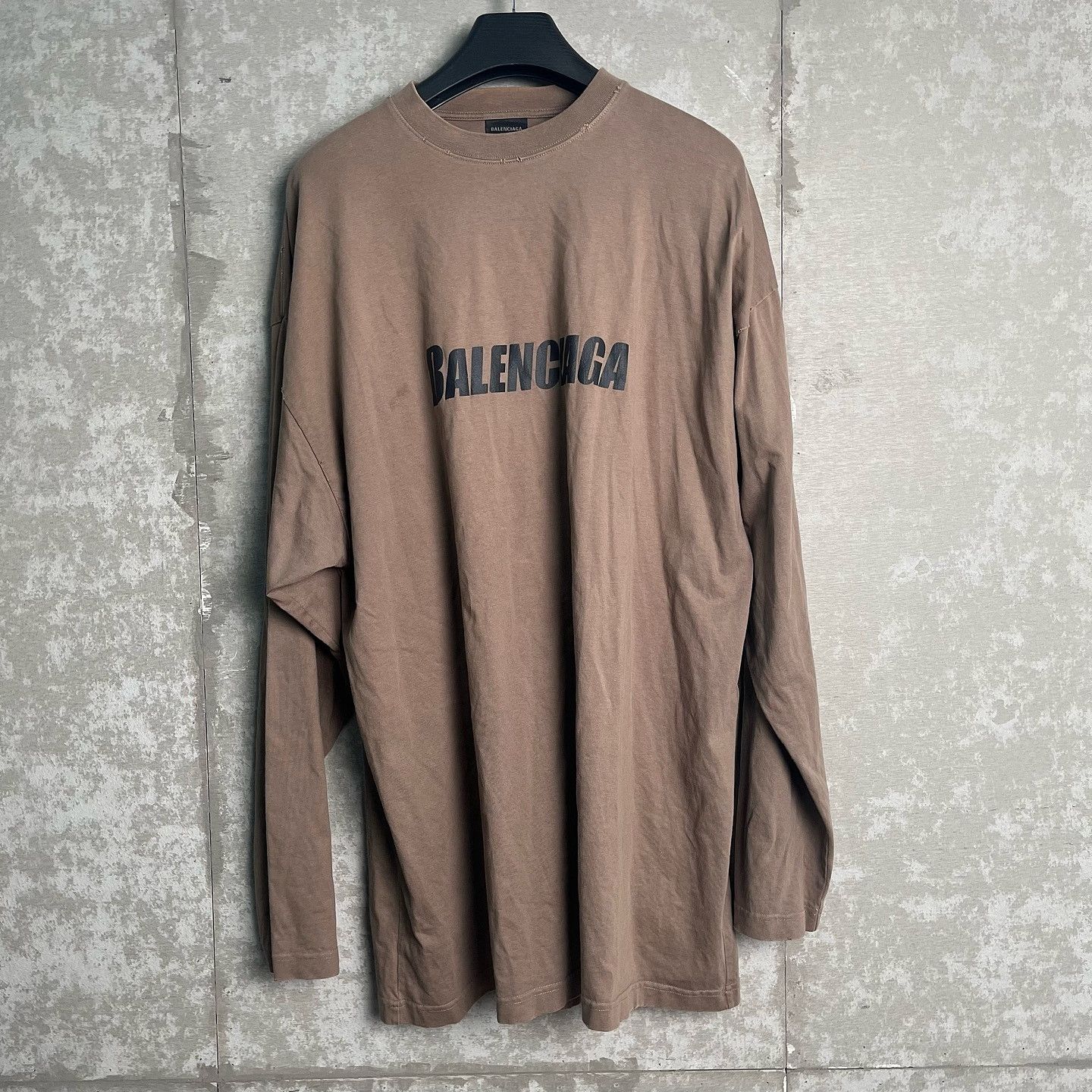 Balenciaga Balenciaga Logo Long Sleeve T-Shirt Size L Size US L / EU 52-54 / 3 - 1 Thumbnail