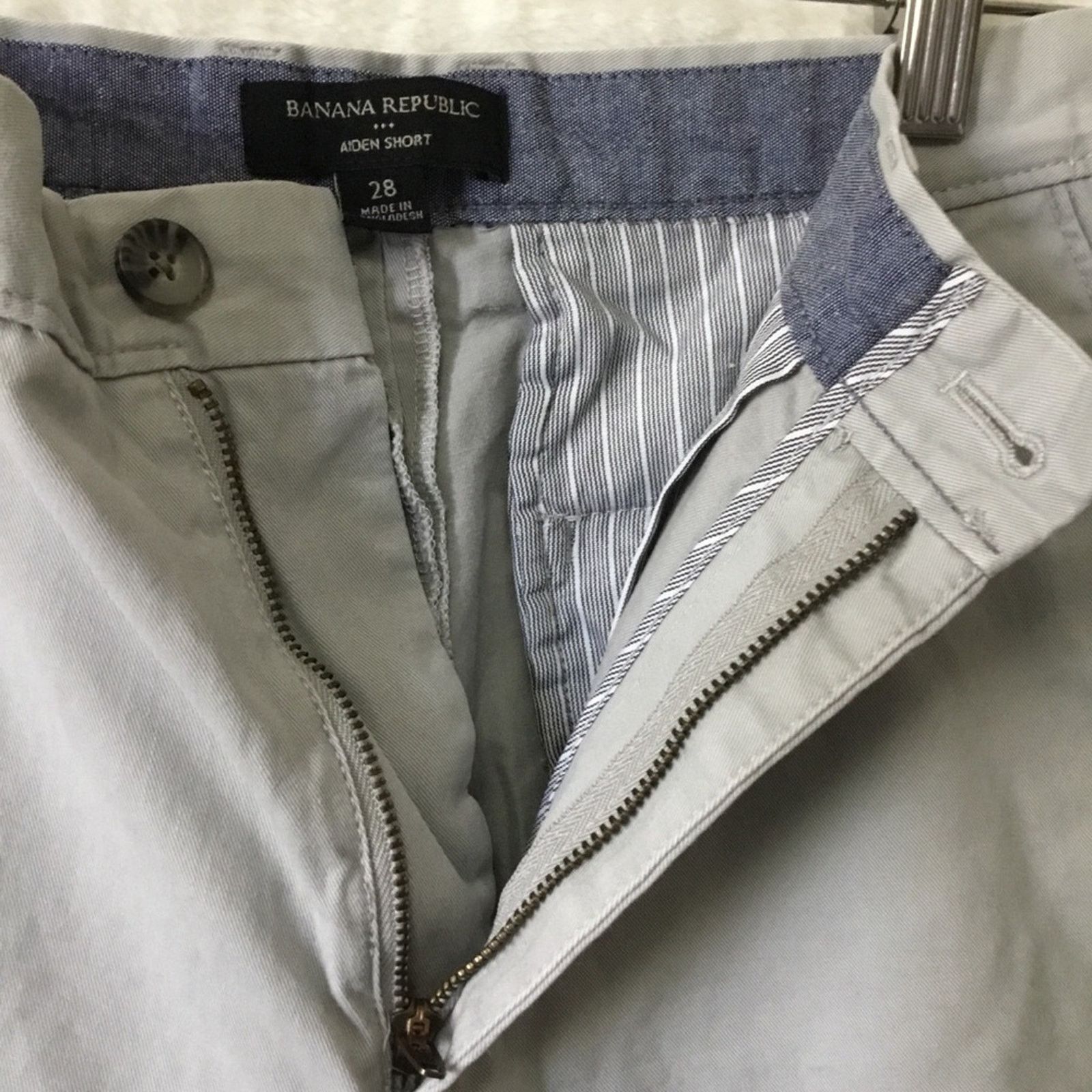 Banana Republic Banana Republic Men's Light Gray Aiden Chino Shorts Size US 28 / EU 44 - 2 Thumbnail