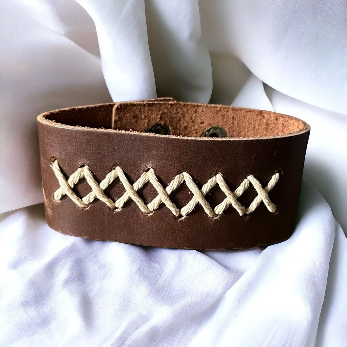 Vintage Vintage leather criss cross stitch wide leather bracelet Size ONE SIZE - 1 Thumbnail