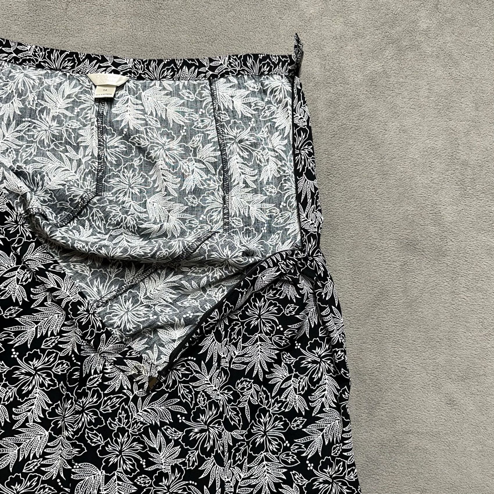 Vintage Chico's Maxi Skirt Womens 14 Black White Floral A-Line Stretch Boho Rayon Size 36" / US 14 / IT 50 - 4 Thumbnail