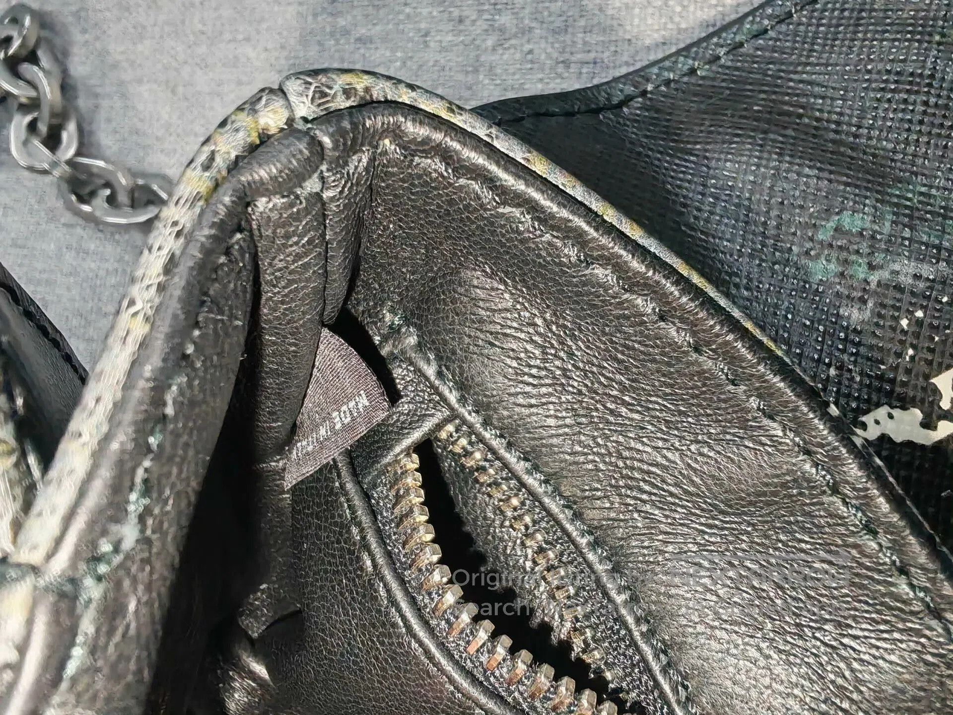 Prada Handbag in Excellent Condition.