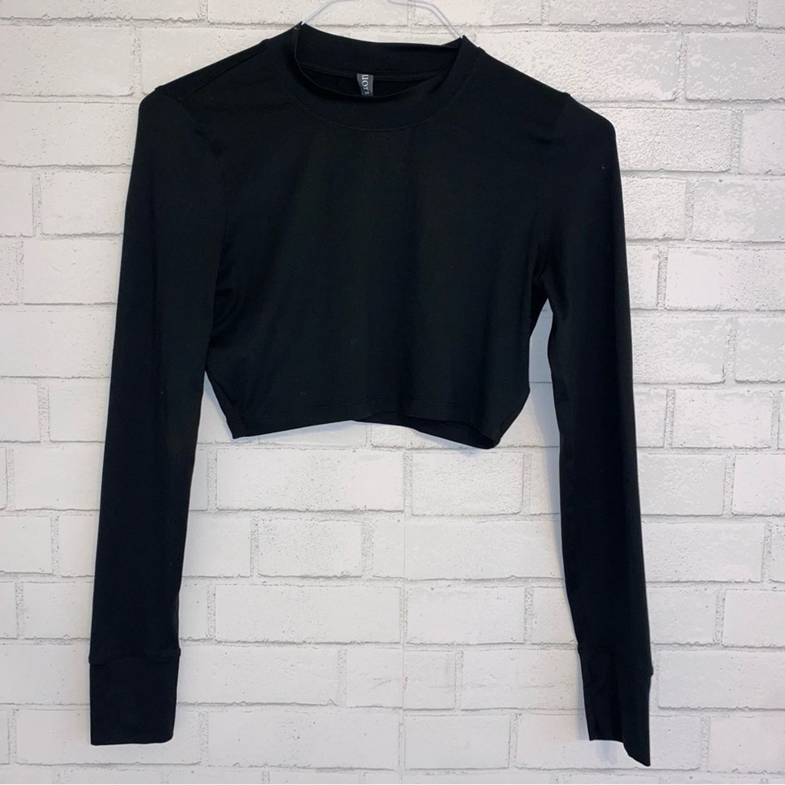 Vuori VUORI $85 LUX Long Sleeve Crop Mock Tee Blk MEDIUM EUC Size M / US 6-8 / IT 42-44 - 2 Thumbnail