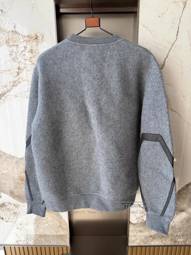 Hermes Hermes Gray men's lambswool pocket sweatshirt Size US S / EU 44-46 / 1 - 2 Thumbnail