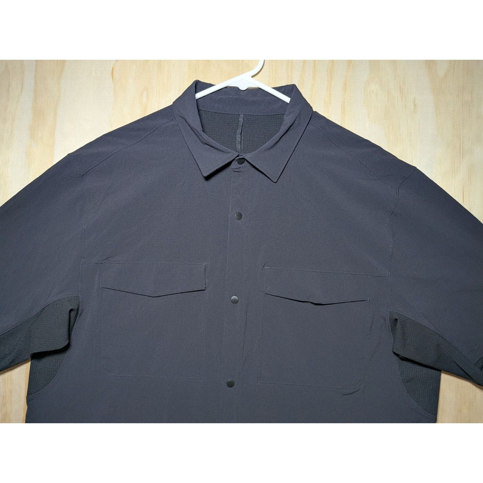 Lululemon Lululemon Men's XL Shirt Black Short Sleeve Snap Button Up Size US XL / EU 56 / 4 - 3 Thumbnail