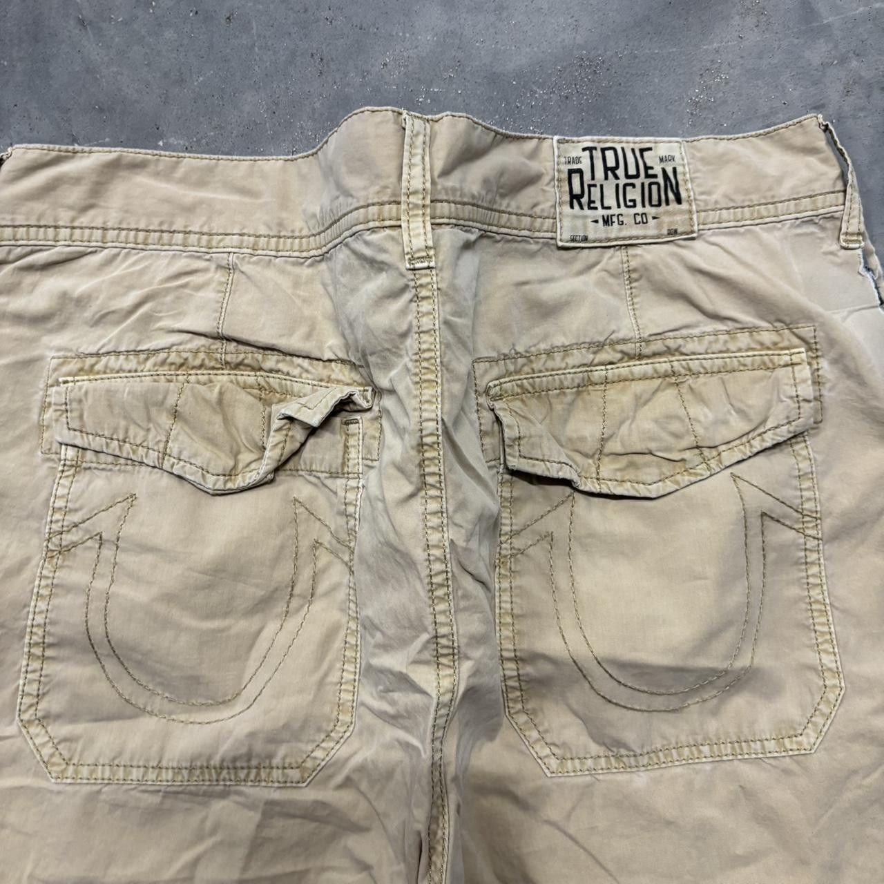 True Religion × Vintage Crazy Vintage Y2K/2000s Grunge Light Khaki True Religion Summer Cargo Shorts! Size US 34 / EU 50 - 7 Thumbnail
