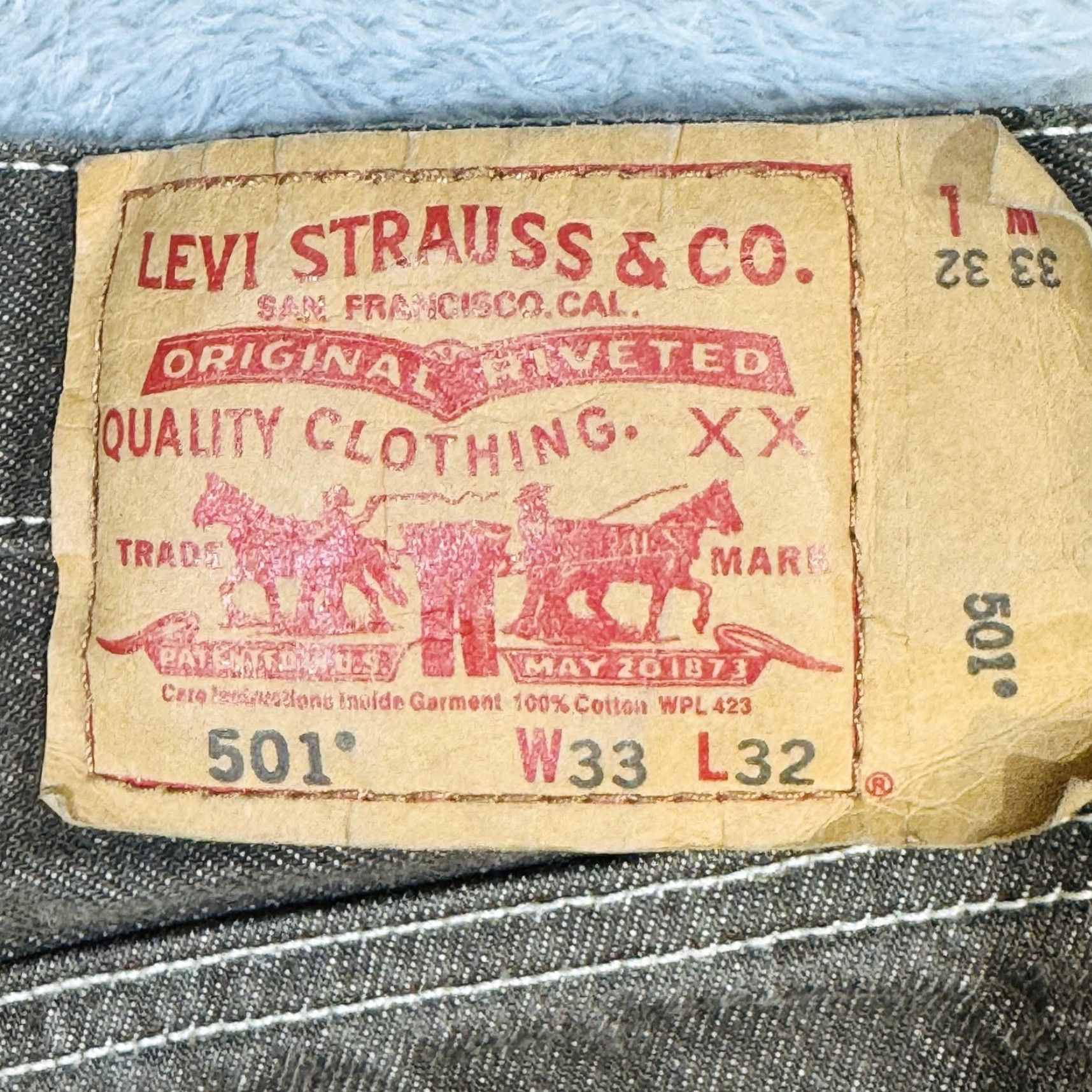 Levi's Levi's 501 Jeans Mens 33x32 Black Dark Wash Straight Denim Button Fly Regular Fit Jeans WorldBrand Snapped Belt Loops Leather Patch USA 5-Pocket Size US 33 - 7 Thumbnail