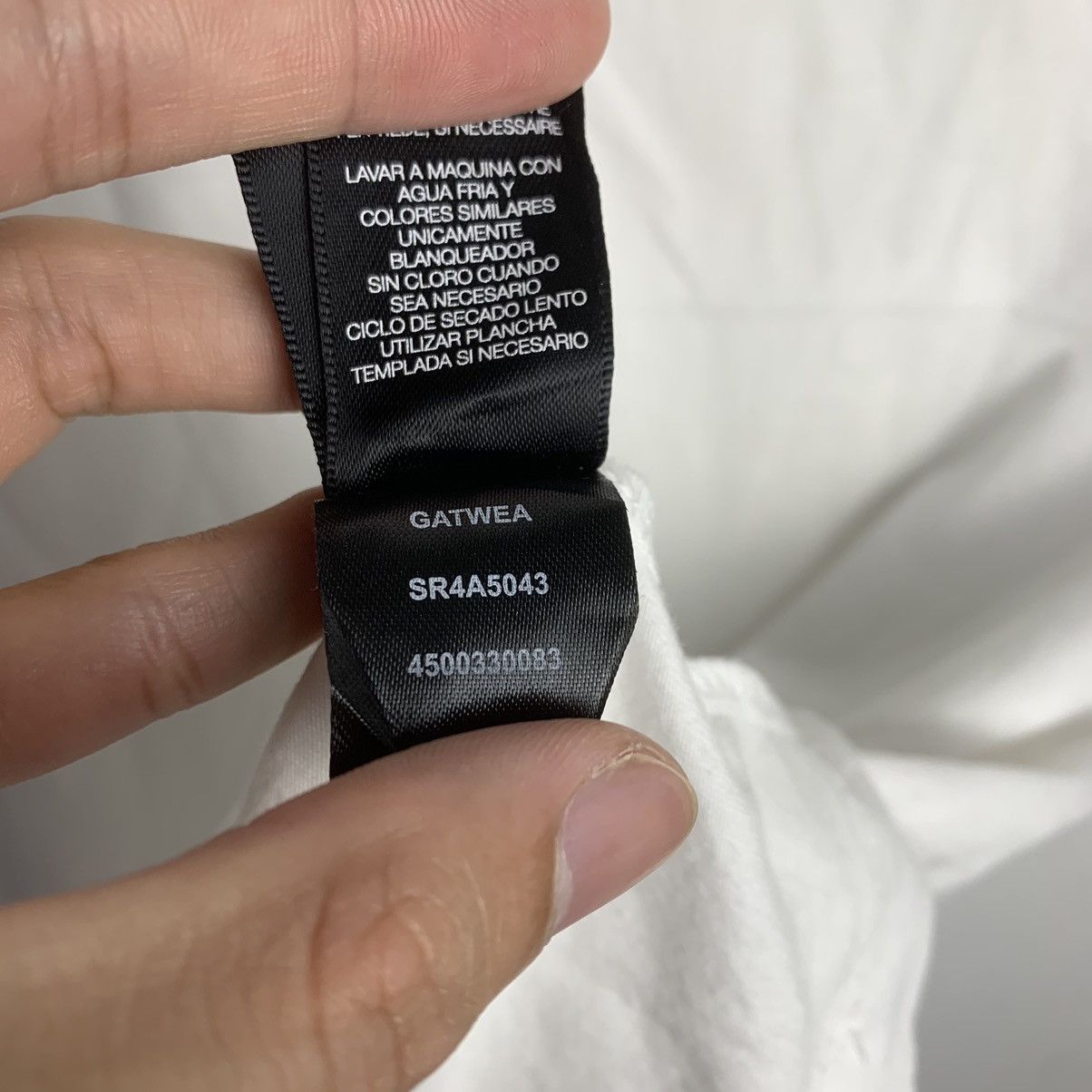 Designer × Kenneth Cole Kenneth Cole T-Shirt White V-Neck Size US L / EU 52-54 / 3 - 14 Thumbnail