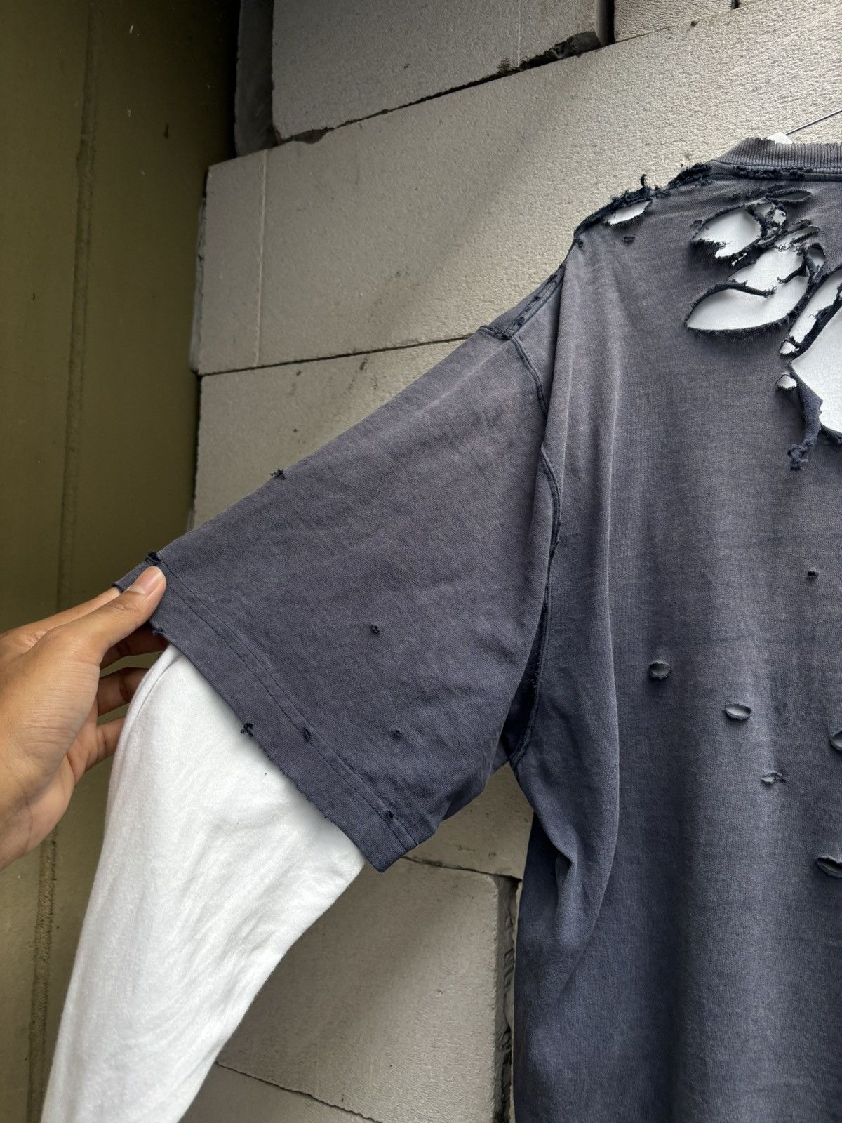 Carhartt Thrashed Carhartt Faded T Shirt Distressed Navy ERD GRUNGE Size US L / EU 52-54 / 3 - 17 Thumbnail