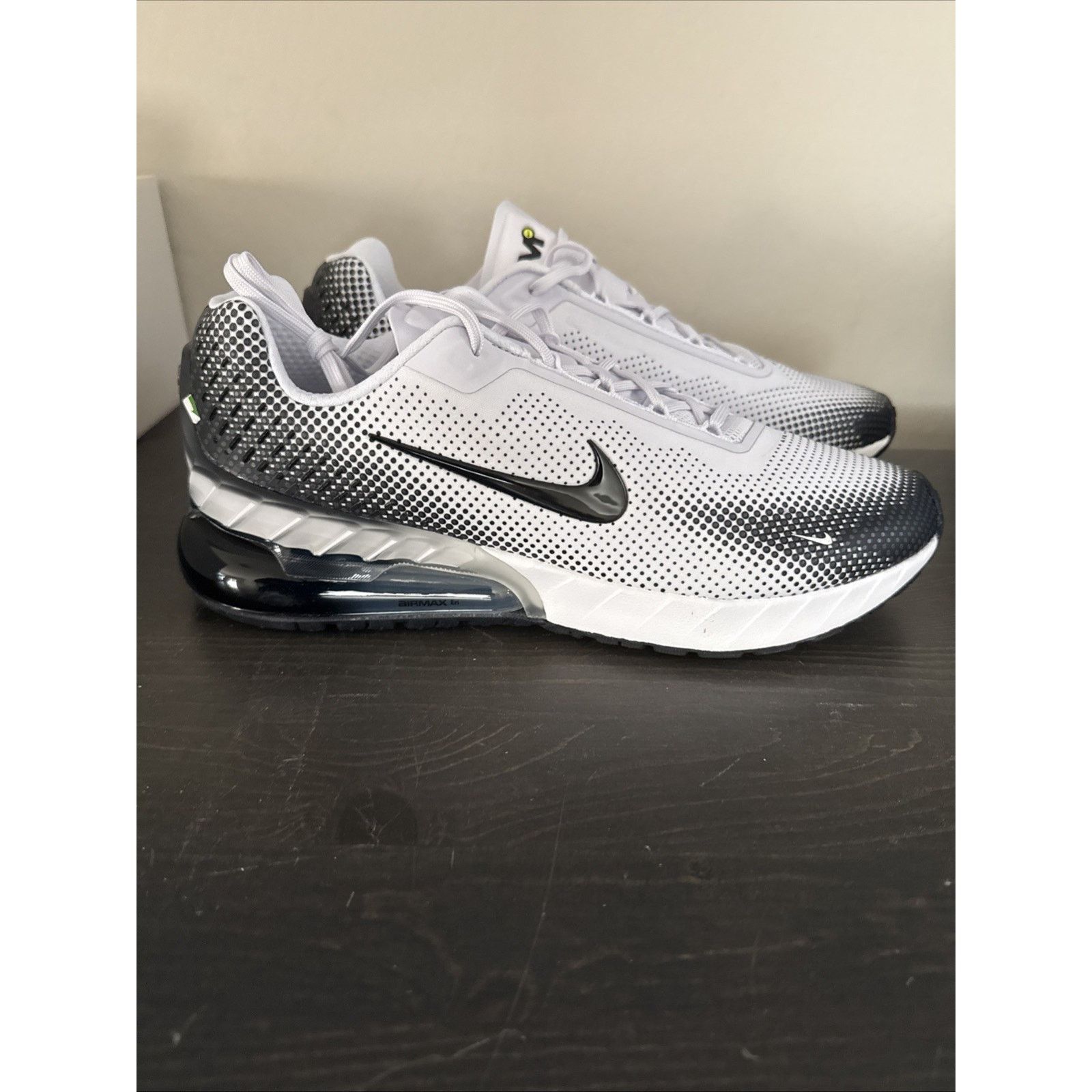 Nike Nike Air Max Phoenix Men's Shoes sz 11 Size US 11 / EU 44 - 1 Thumbnail