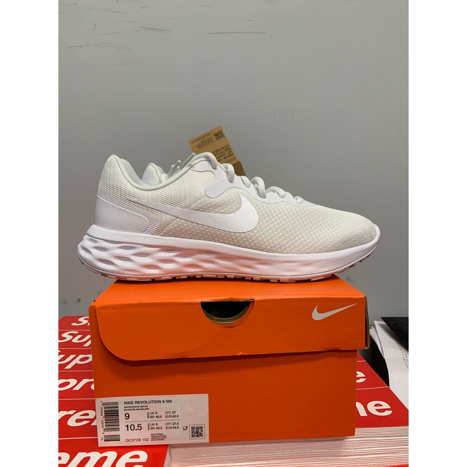 Nike Nike Men's Revolution 6 Size 9 White/White BRAND NEW Size US 9 / EU 42 - 1 Thumbnail