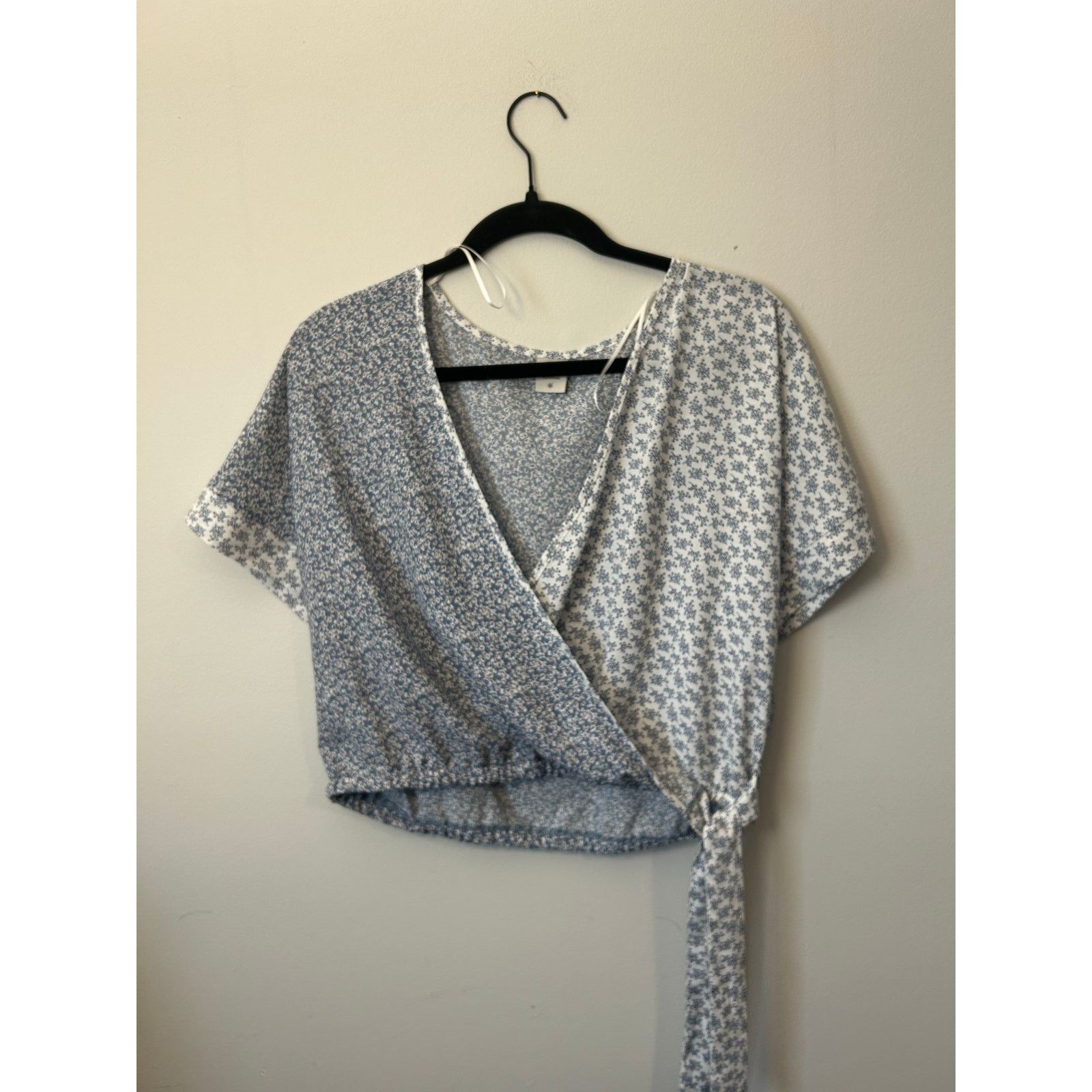 Anthropologie Paper Crane Dainty Floral Chiffon Blue Side Tie Top, Medium Size M / US 6-8 / IT 42-44 - 9 Thumbnail