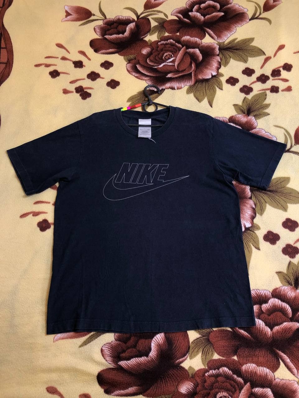 Nike Vintage Nike 90s Center Big Swoosh T Shirt streetwear Size US L / EU 52-54 / 3 - 1 Thumbnail