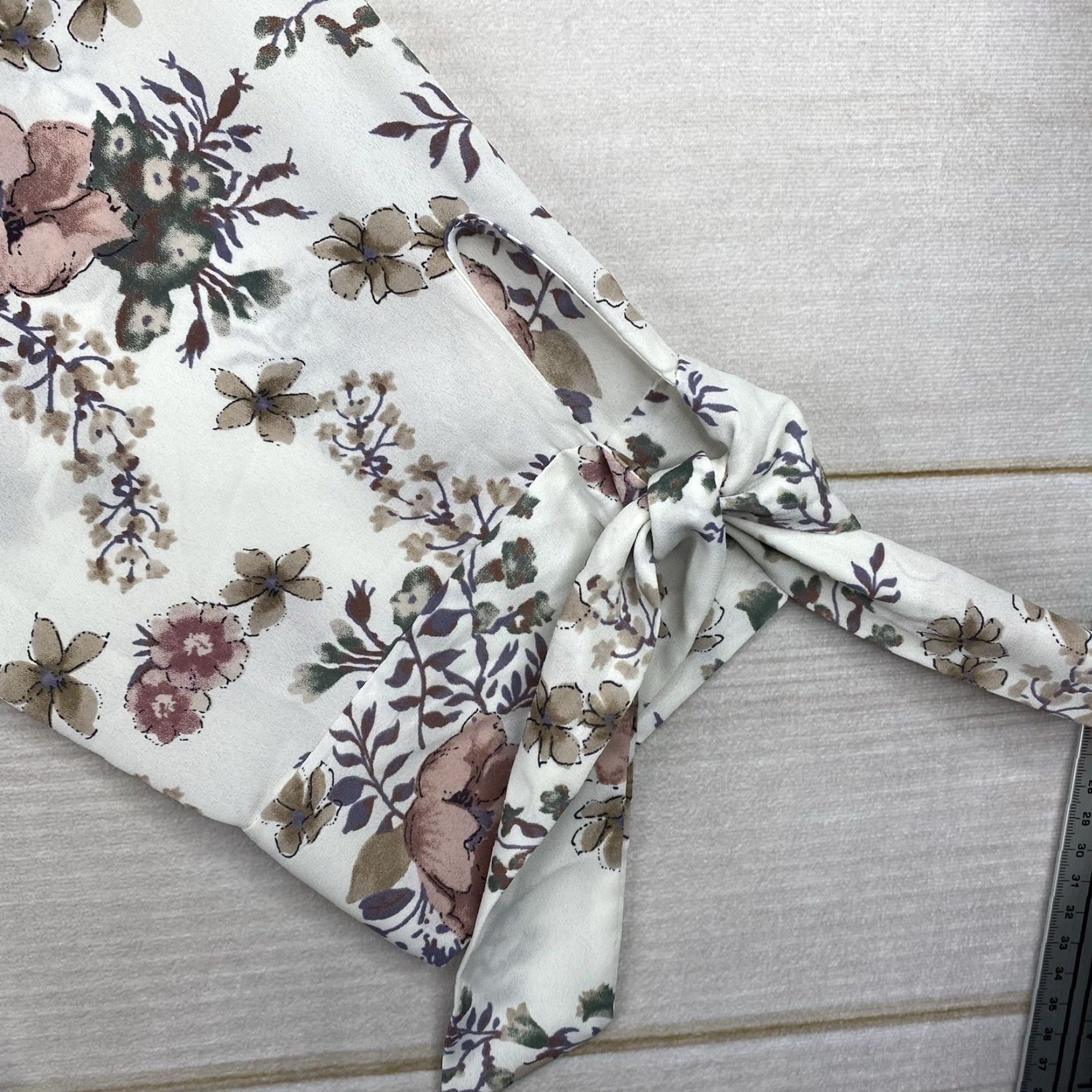 Vintage West Kei Blouse Tunic Womens XXL Floral White V Neck 3/4 Sleeve Knit Polyester Casual Shirt Buttonless Pullover Size XXL / US 16-18 / IT 52-54 - 6 Thumbnail