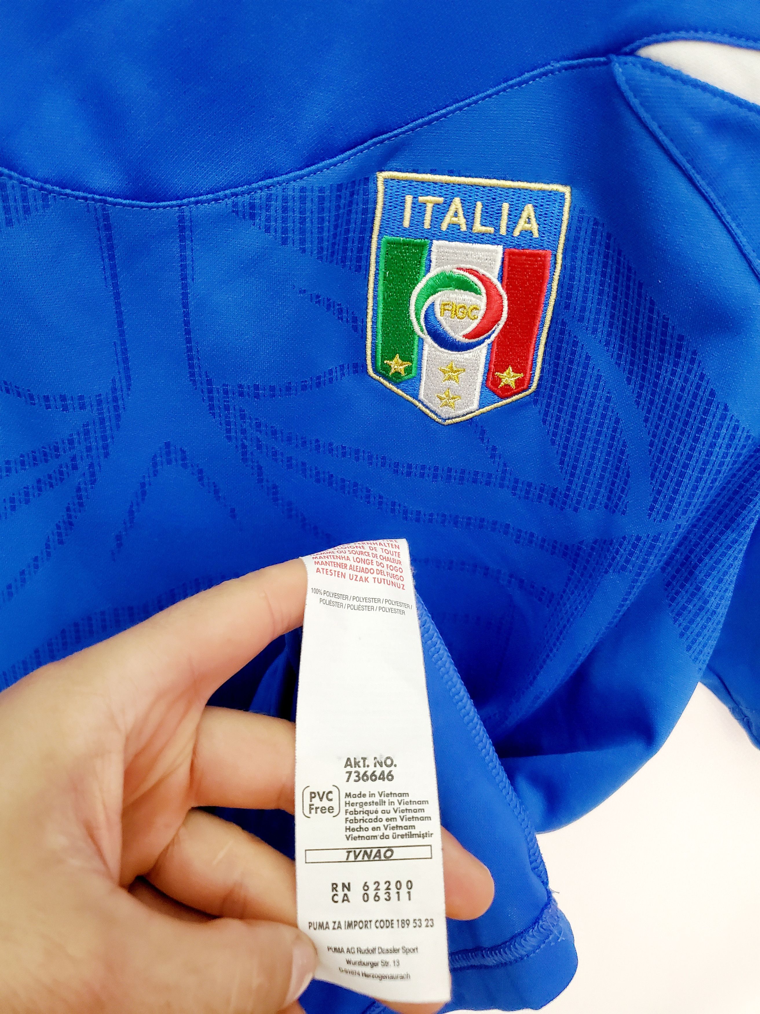 Puma × Vintage 2010-2012 Italy Player Issue Home soccer jersey size M Size US M / EU 48-50 / 2 - 5 Thumbnail