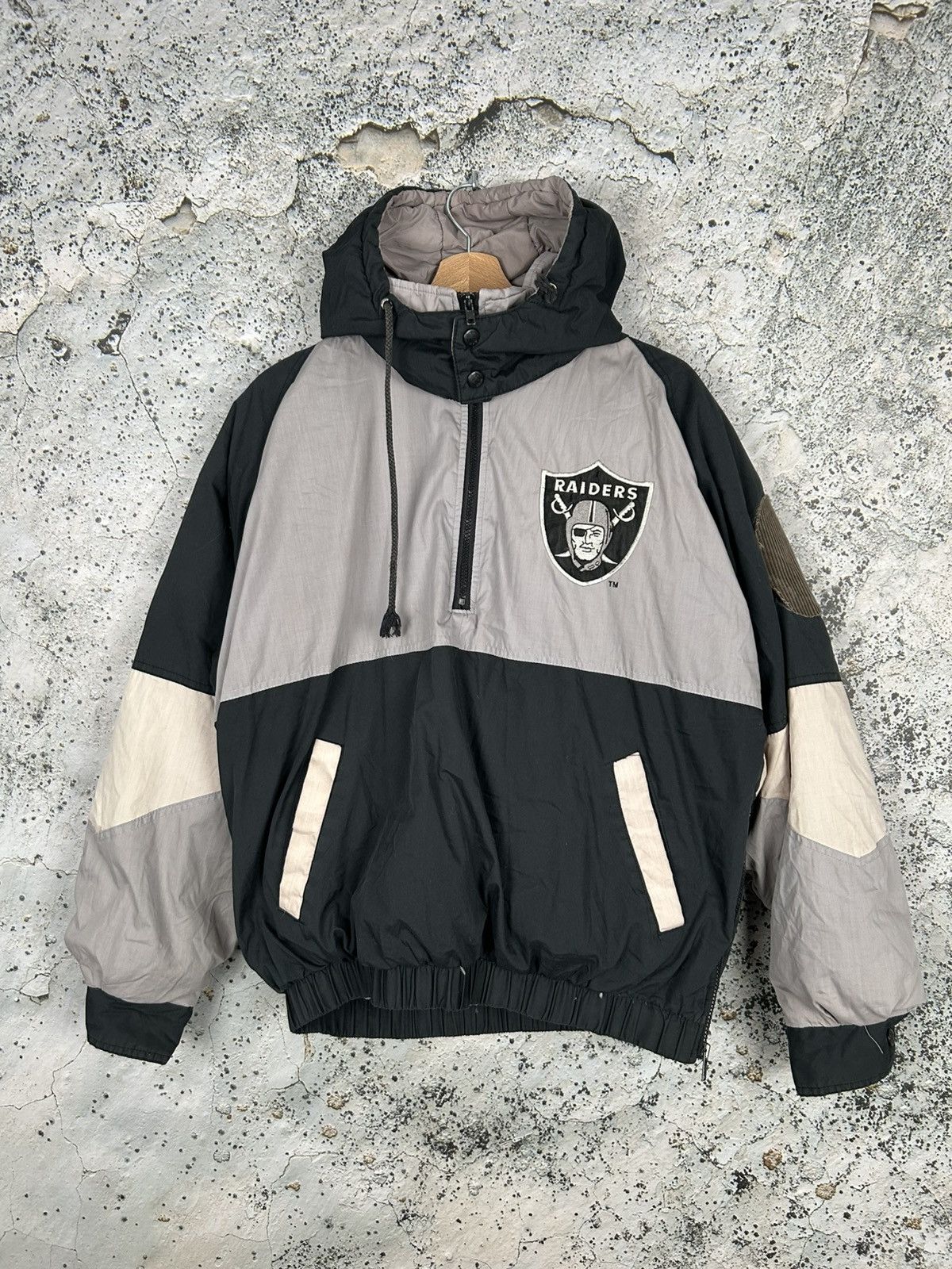 NFL Vintage Las Vegas Raiders NFL Taz Looney Tunes Jacket Size US M / EU 48-50 / 2 - 2 Thumbnail