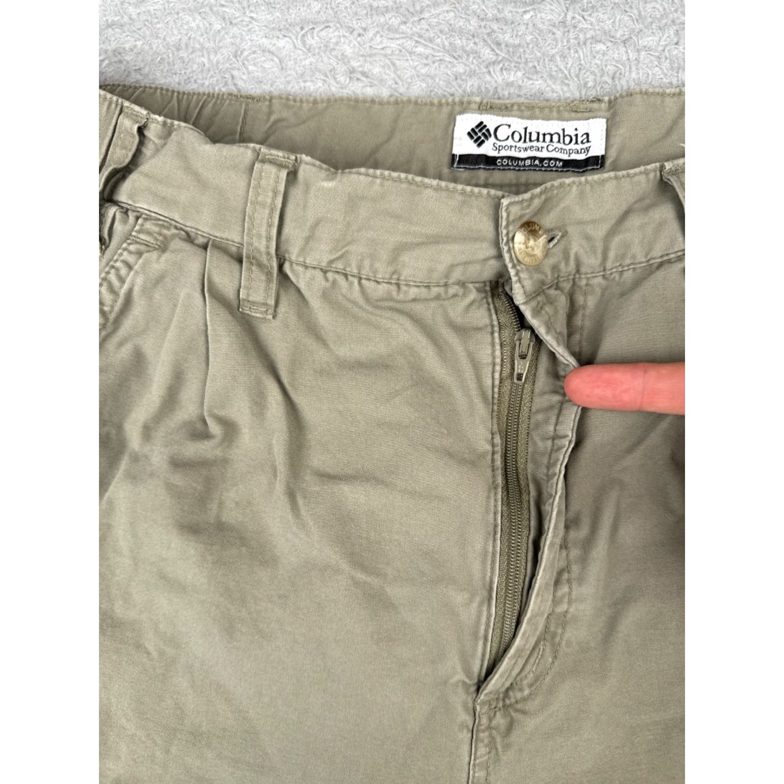 Vintage VINTAGE Columbia Shorts Men 36 Green Cargo 100% Cotton Waist Hike Camp 36x8 Green Cargo Pocket Mens Size US 36 / EU 52 - 6 Thumbnail
