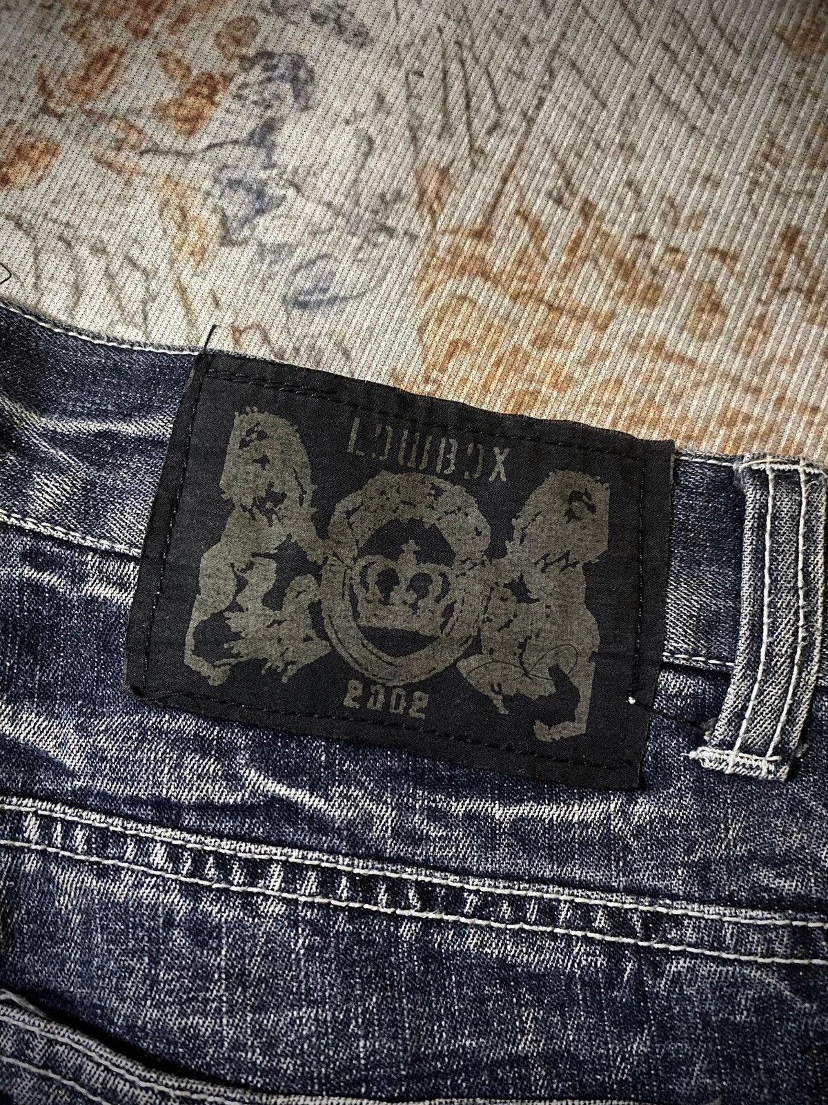 LOWBOX 2000s LOWBOX DISTRESSED JEANS DENIM Size US 31 - 8 Thumbnail