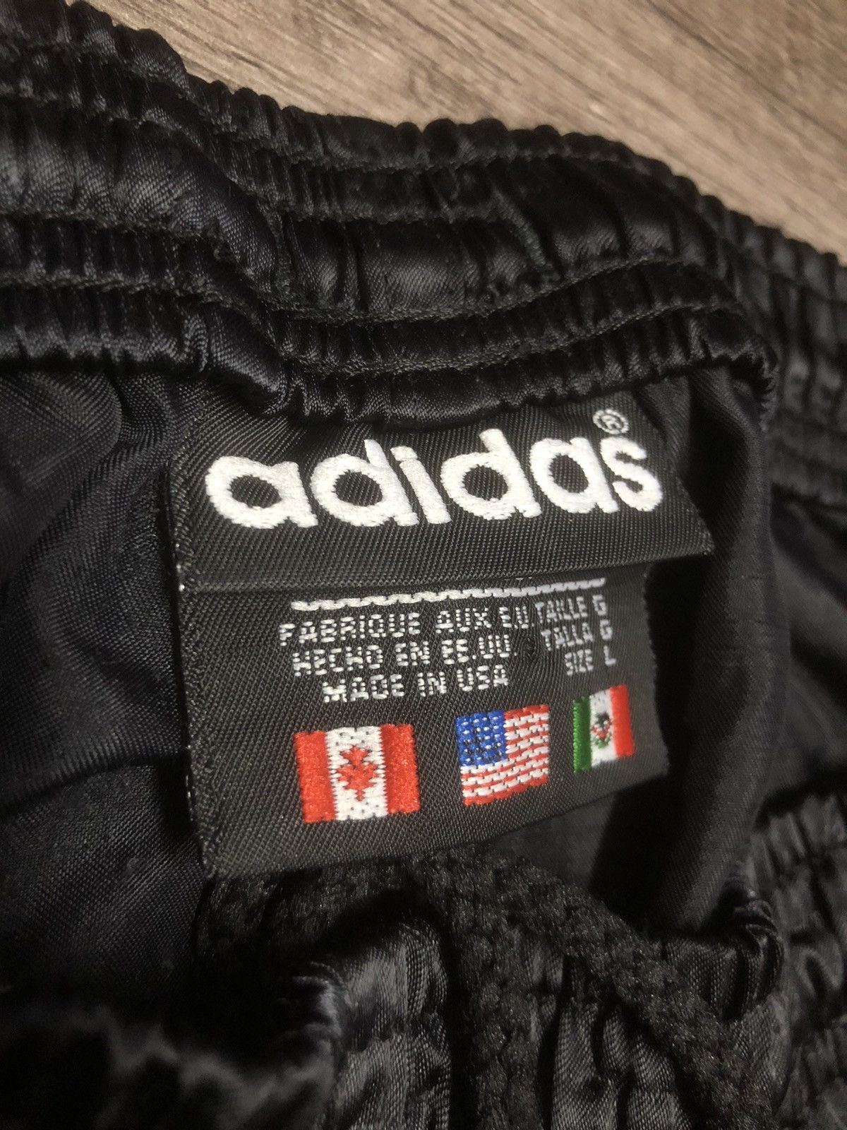 Adidas × Vintage Vintage Adidas Short Pant Sportswear Stretchable Waist Size US 34 / EU 50 - 3 Thumbnail