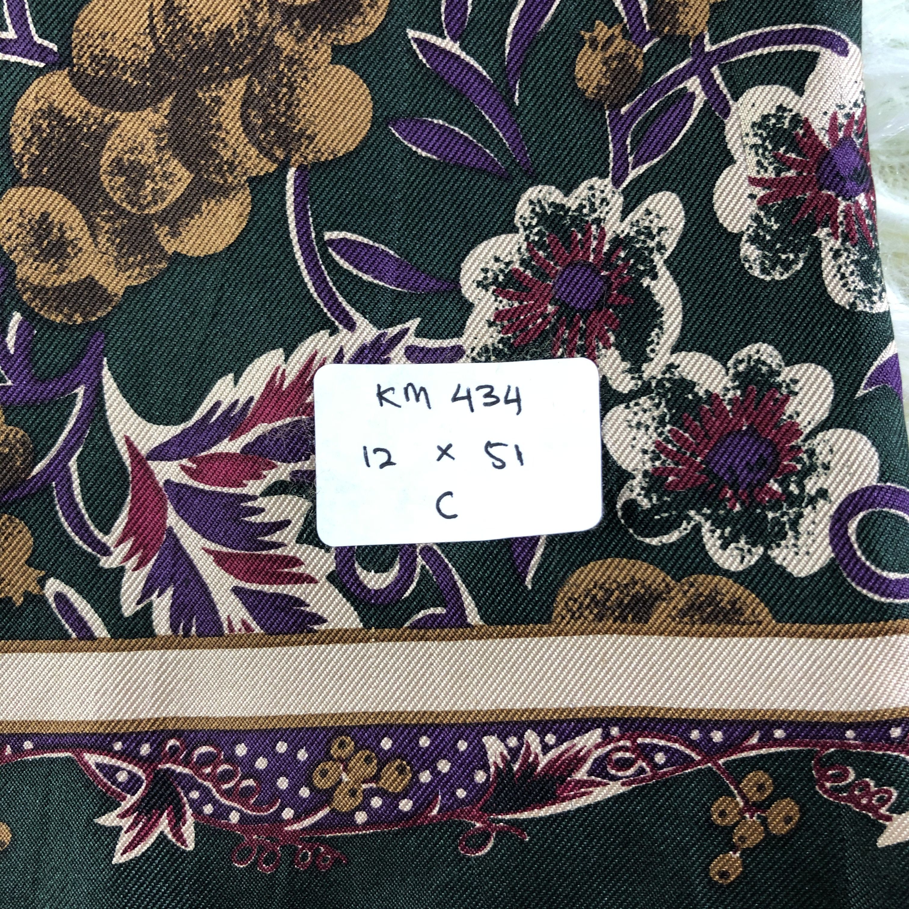 Vintage Vintage Silk Scarf / Muffler / Neckwear Size ONE SIZE - 5 Thumbnail