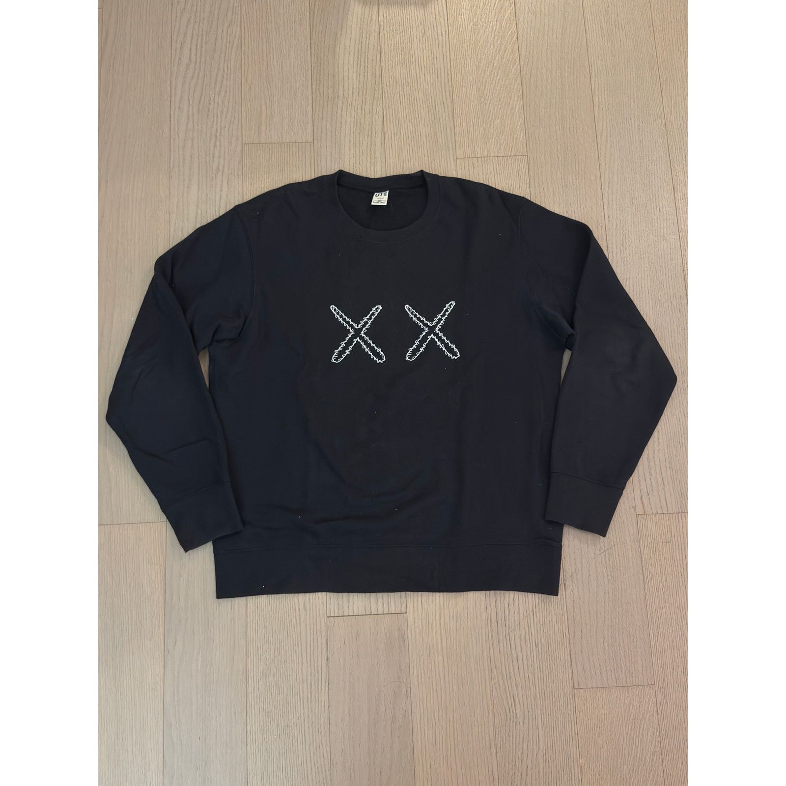 Kaws Uniqlo UT x KAWS Sesame Street XX Sweatshirt Black - Size L Size US M / EU 48-50 / 2 - 1 Thumbnail
