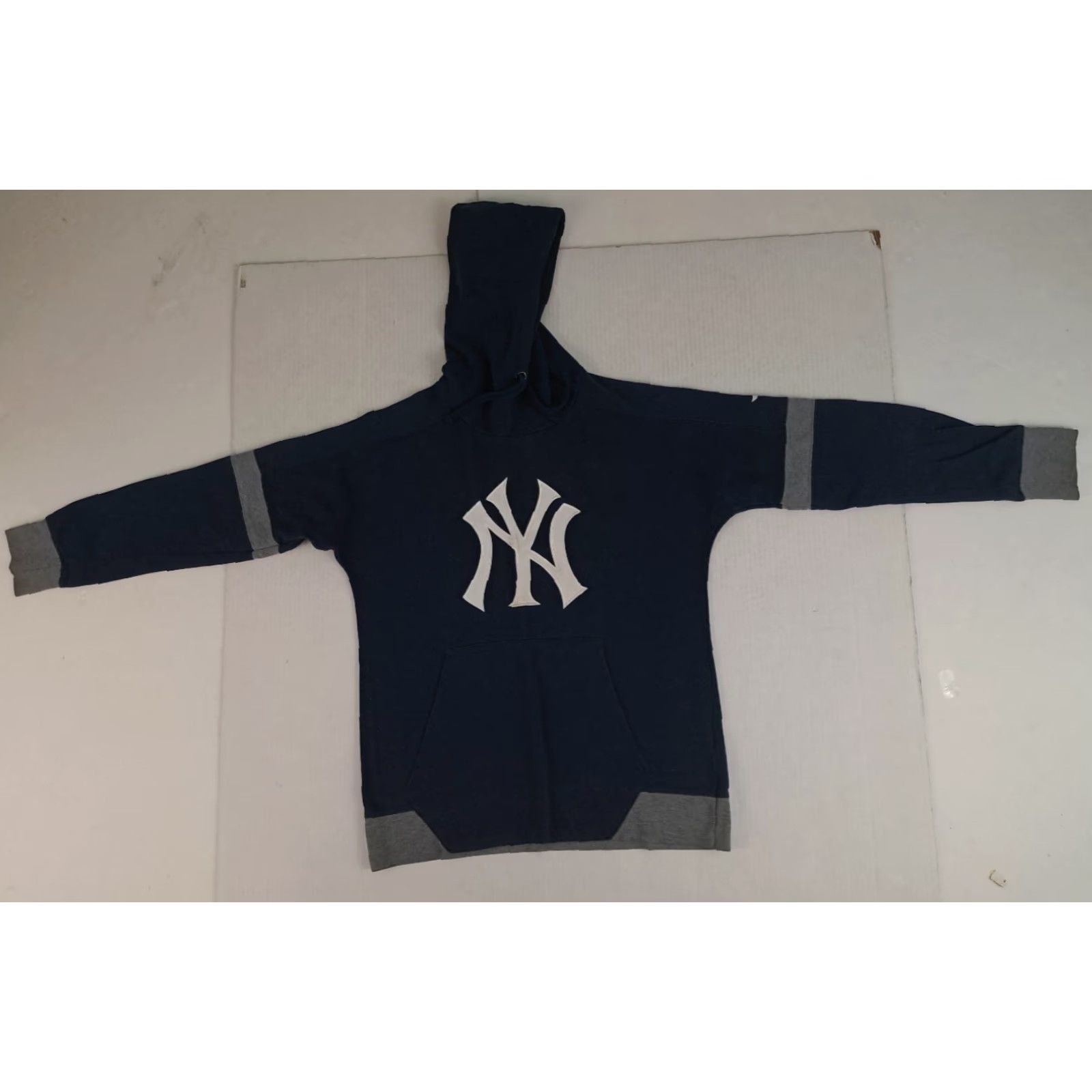 Vintage VINTAGE New York Yankees Baseball Small Woman Stitched Logo Hoodie Size S / US 4 / IT 40 - 2 Thumbnail