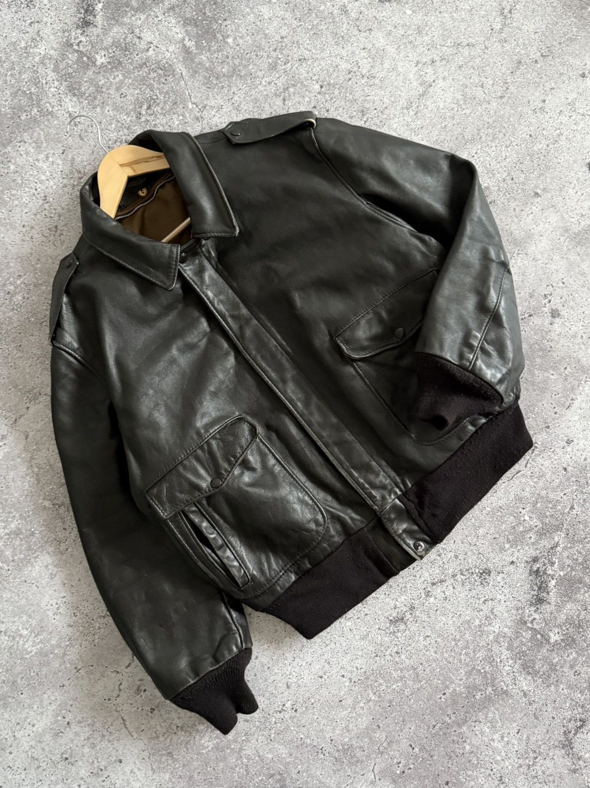 Schott Vintage Schott Black Heavyweight Leather A-2 Bomber Jacket Size US L / EU 52-54 / 3 - 3 Thumbnail